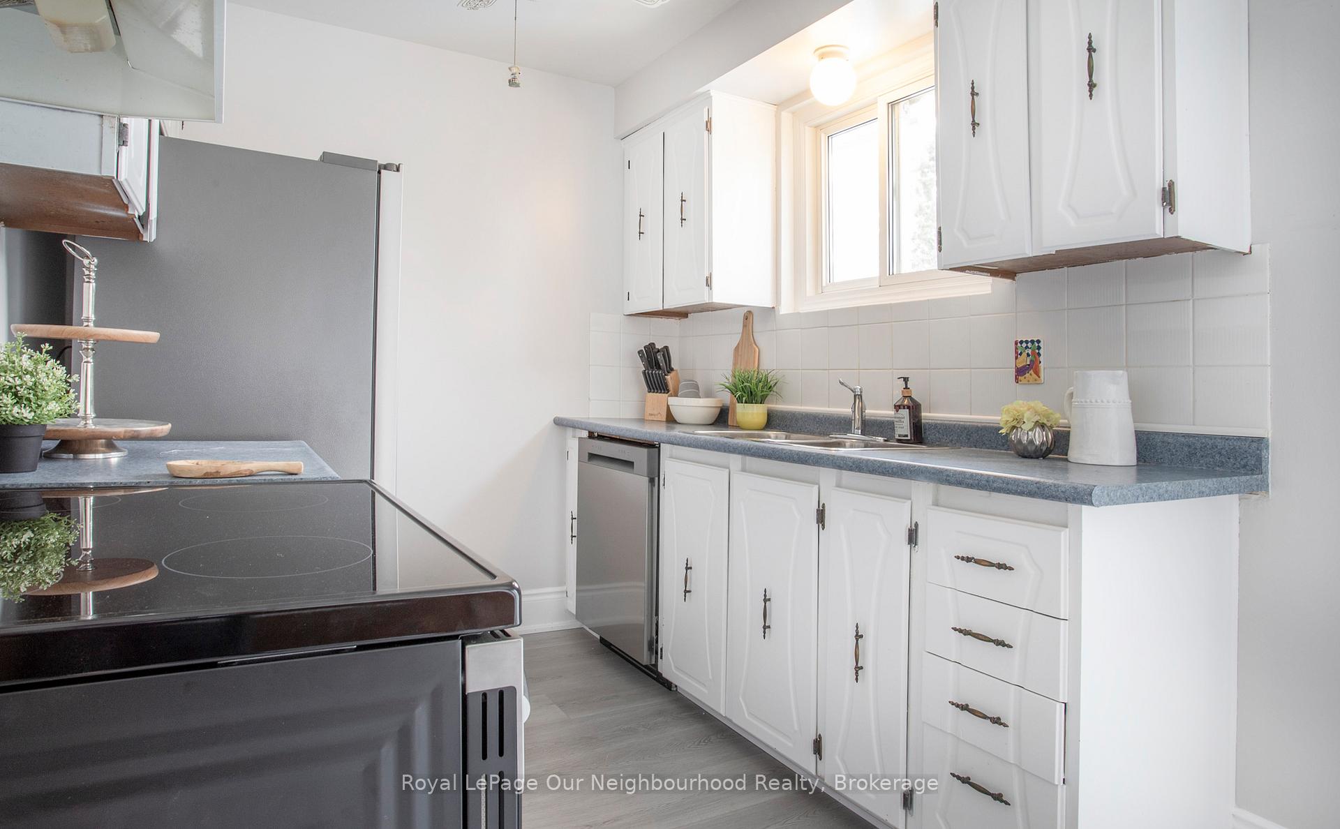 Photo 10 of 708 Waverly Street N, Oshawa, Northglen — HOMEH