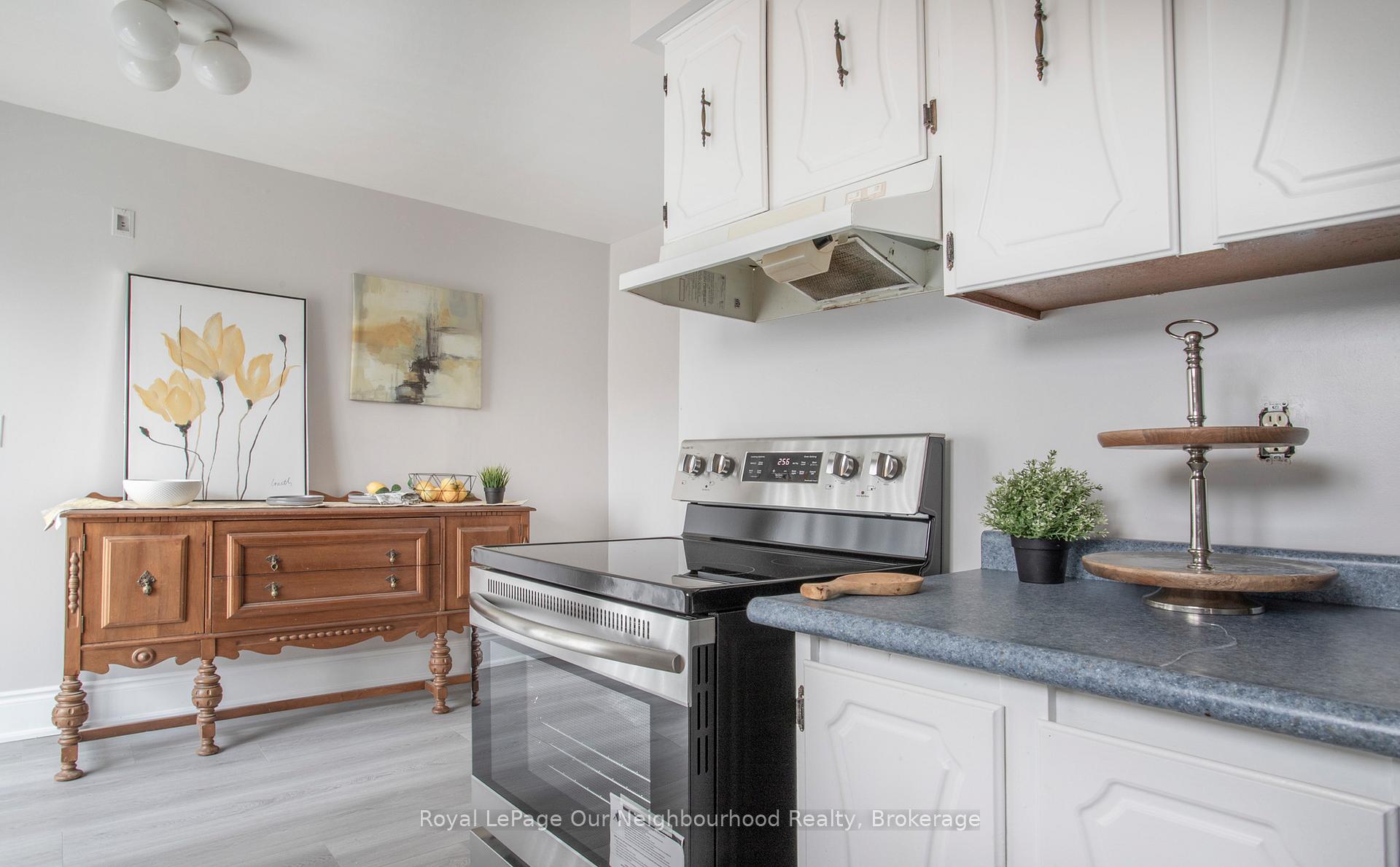 Photo 12 of 708 Waverly Street N, Oshawa, Northglen — HOMEH