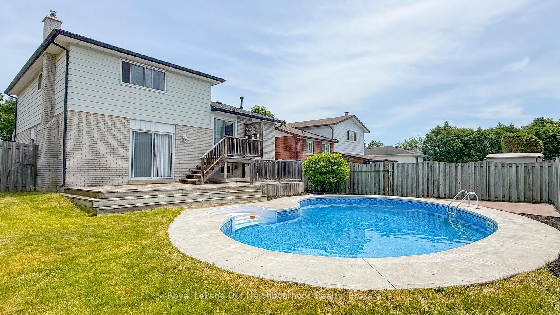 Photo 23 of 708 Waverly Street N, Oshawa, Northglen — HOMEH