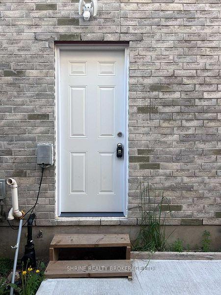 Photo 2 of Unit (LOWER UNIT), 1050 Kimball Crescent, London, North E — HOMEH