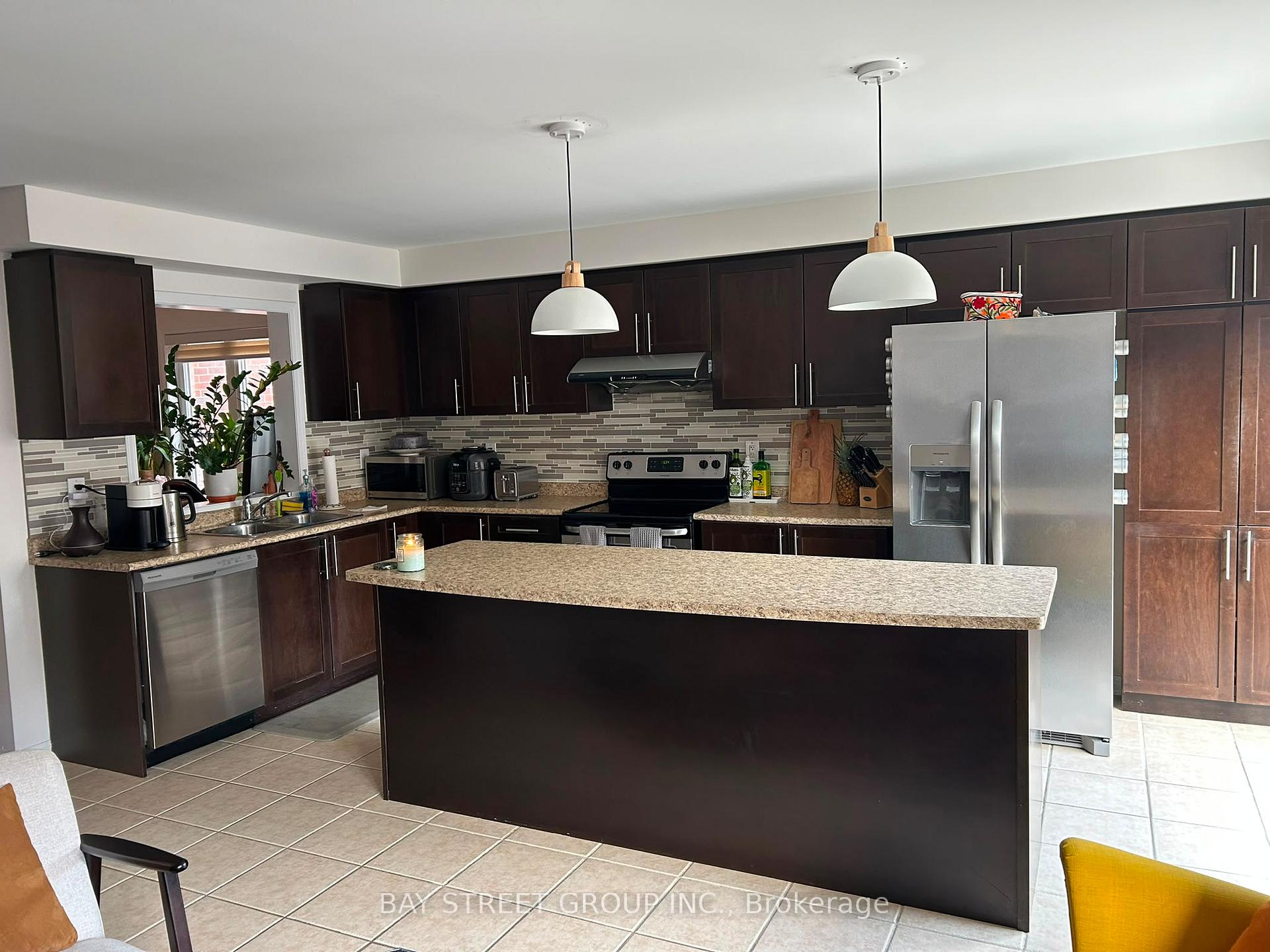 Photo 8 of 884 Mcewan Drive, Milton, Coates — HOMEH