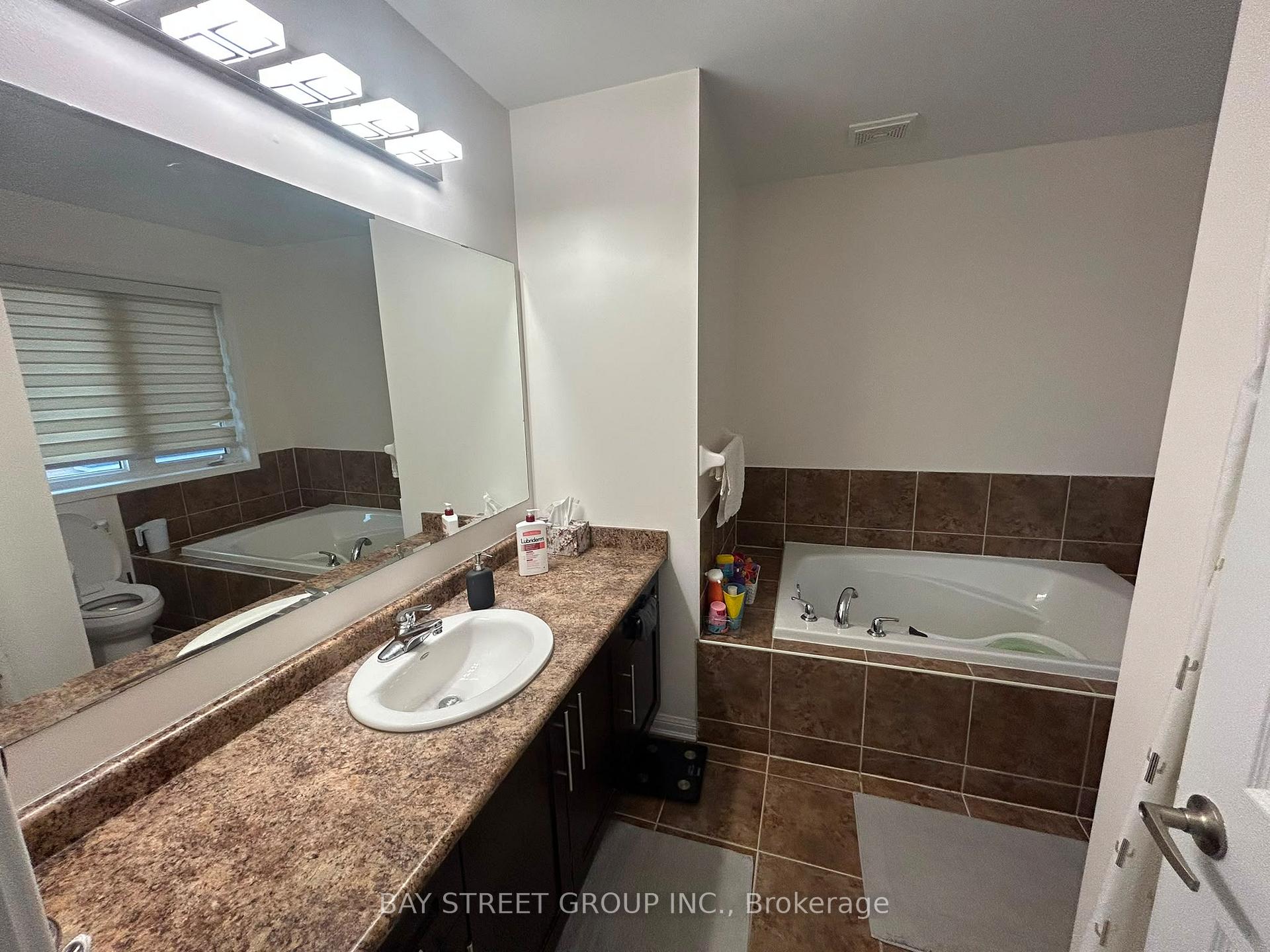 Photo 13 of 884 Mcewan Drive, Milton, Coates — HOMEH