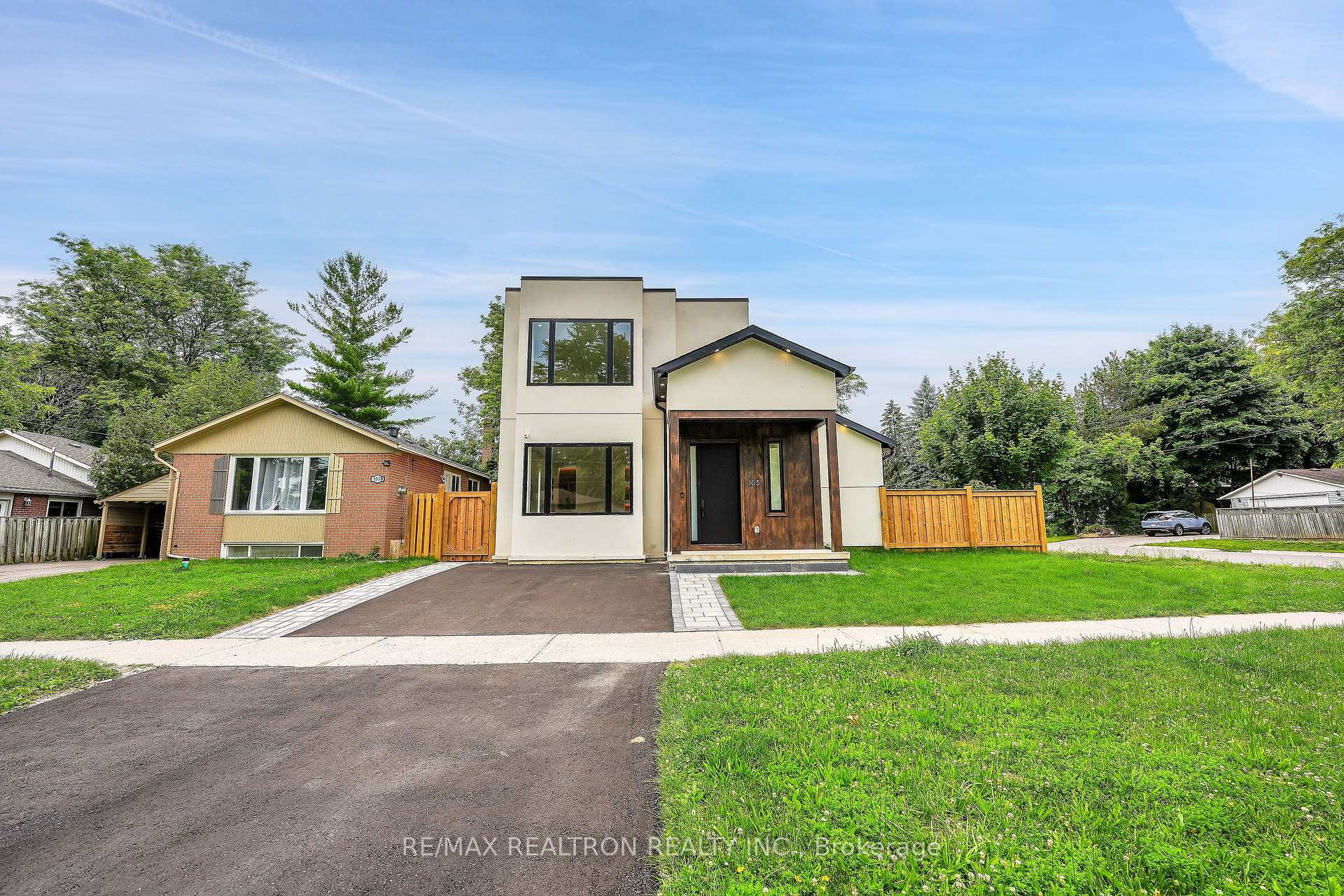Photo 2 of 105 Murray Drive, Aurora, Aurora Highlands — HOMEH