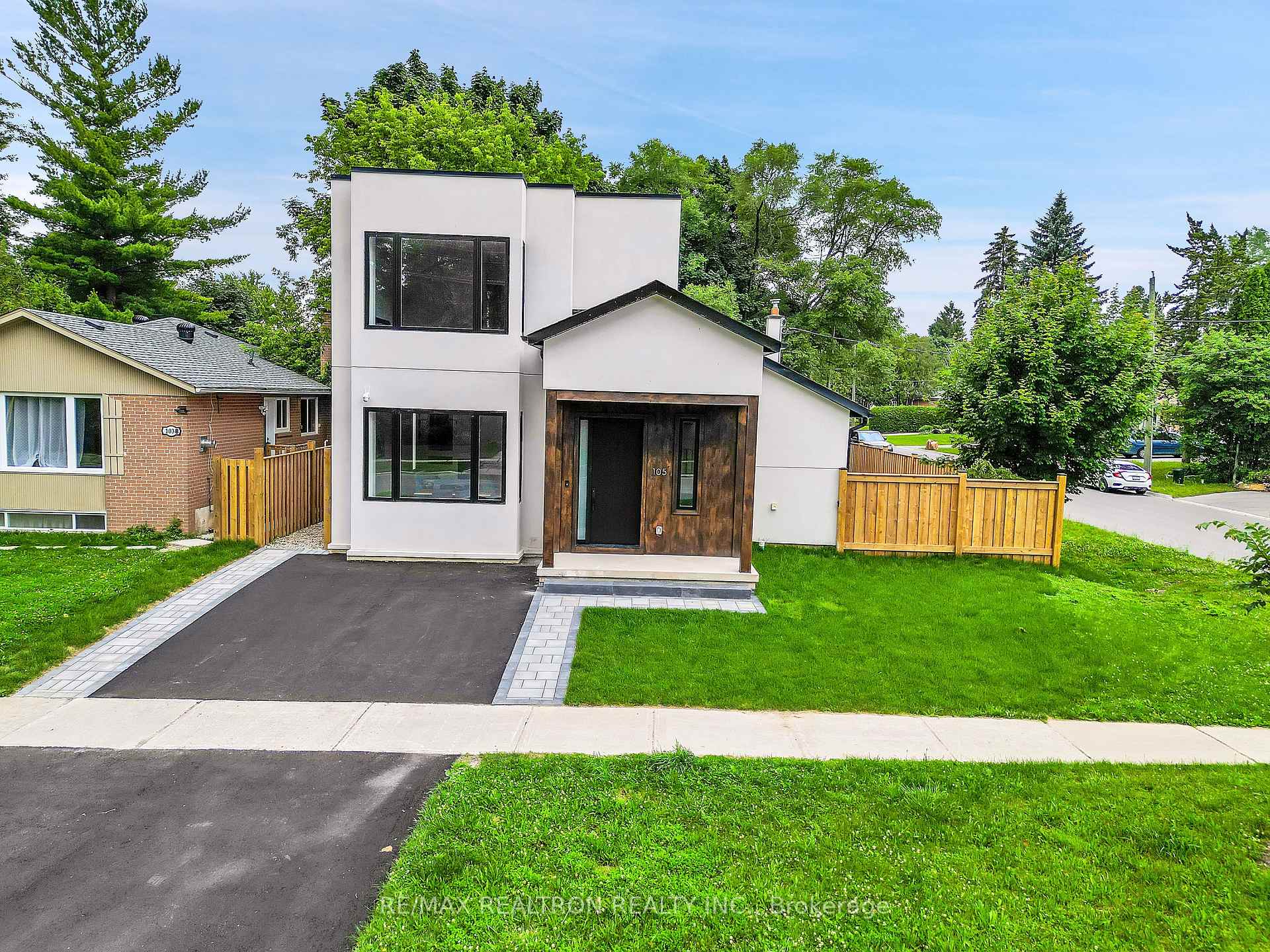 Photo 3 of 105 Murray Drive, Aurora, Aurora Highlands — HOMEH
