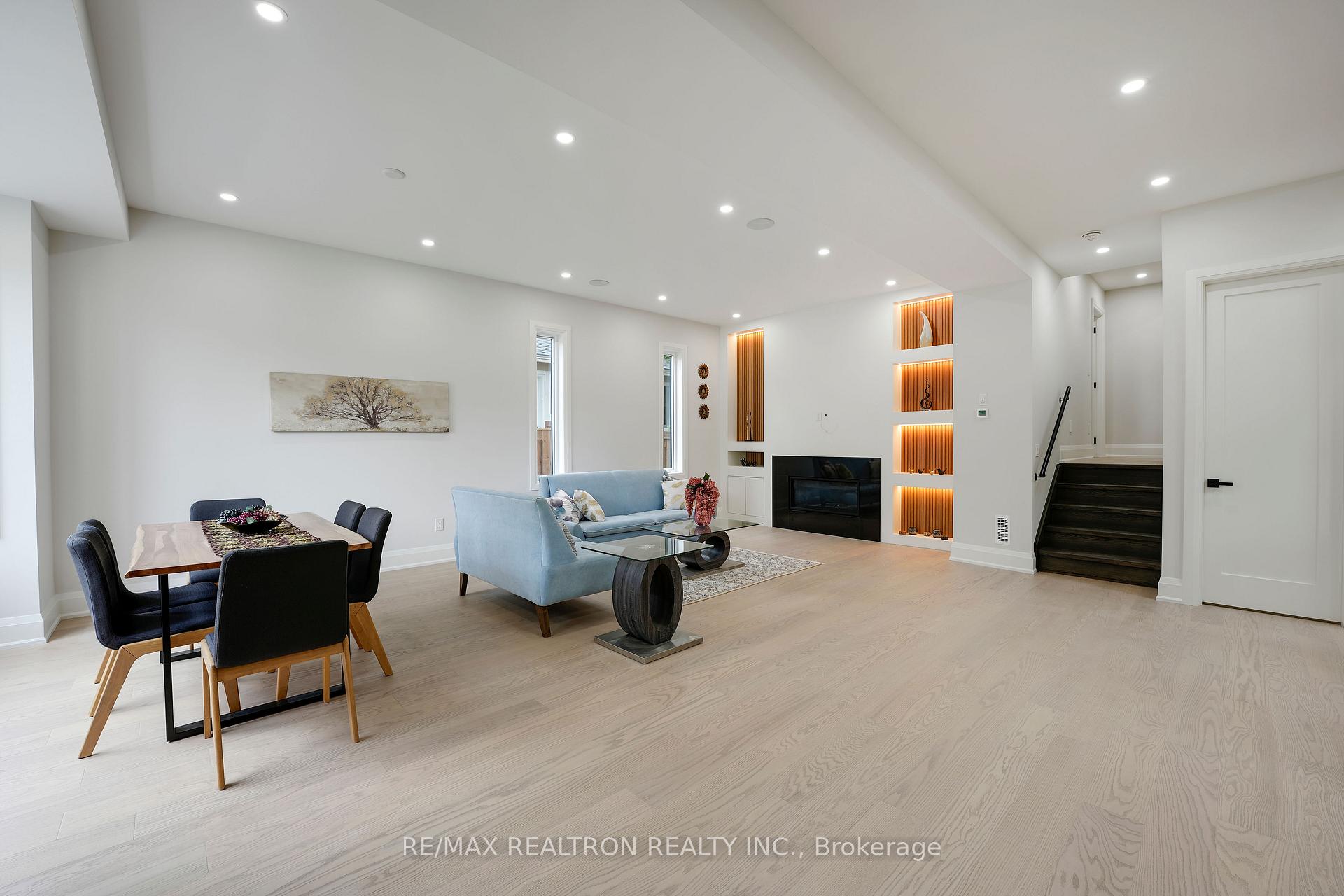 Photo 6 of 105 Murray Drive, Aurora, Aurora Highlands — HOMEH