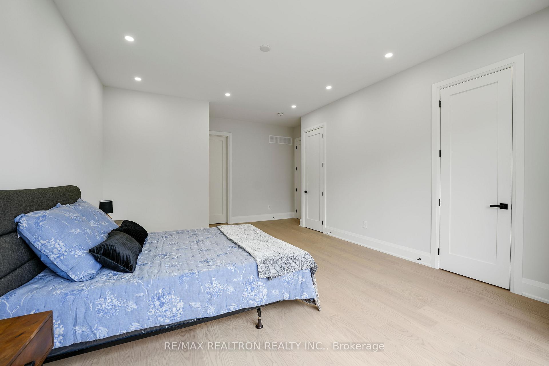 Photo 17 of 105 Murray Drive, Aurora, Aurora Highlands — HOMEH