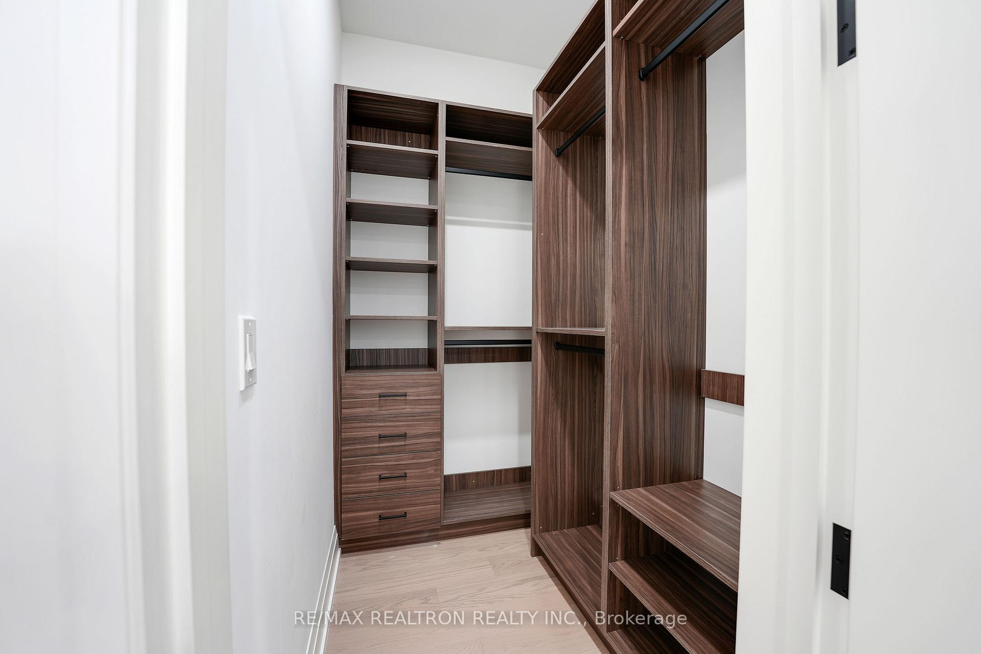Photo 25 of 105 Murray Drive, Aurora, Aurora Highlands — HOMEH
