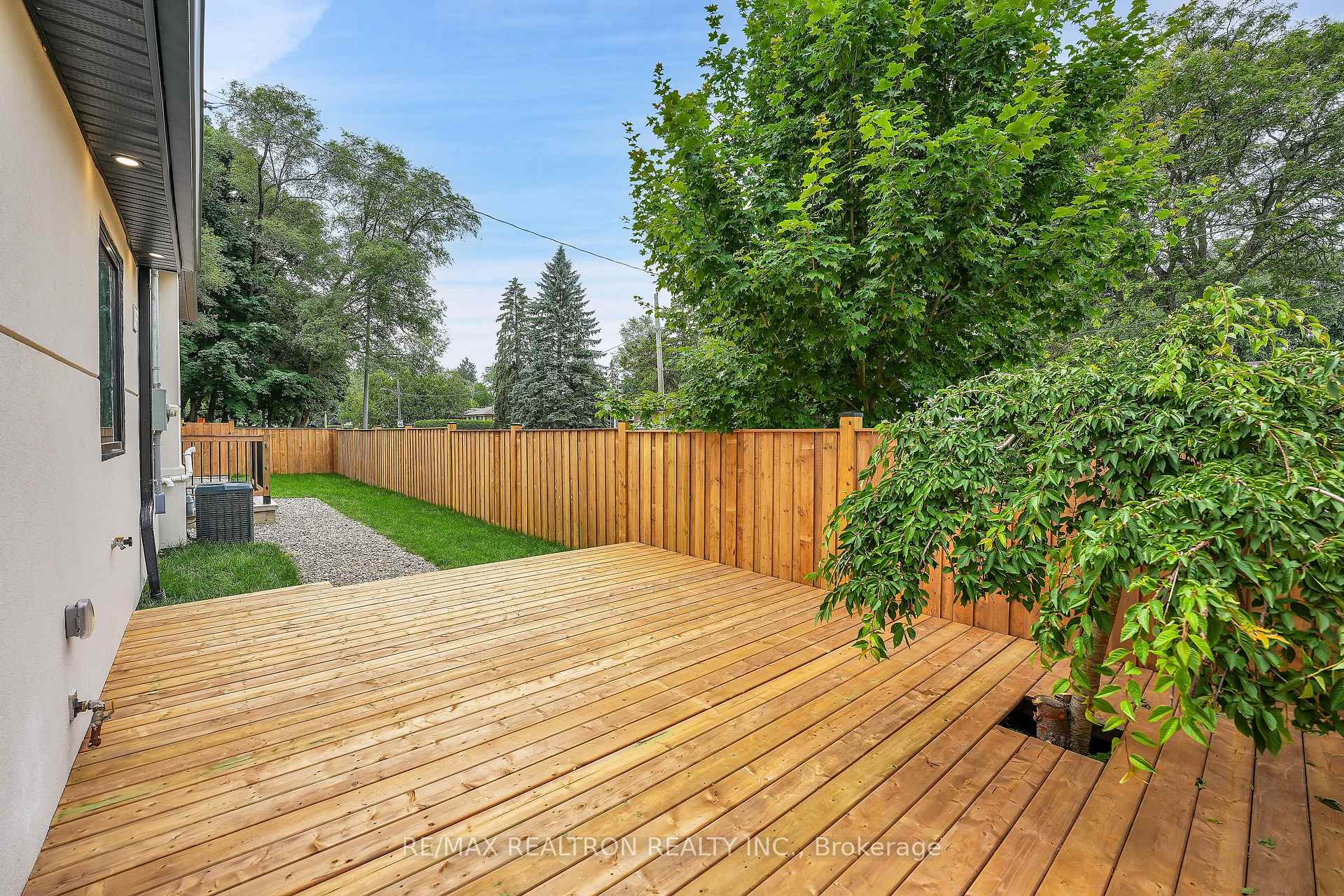 Photo 37 of 105 Murray Drive, Aurora, Aurora Highlands — HOMEH