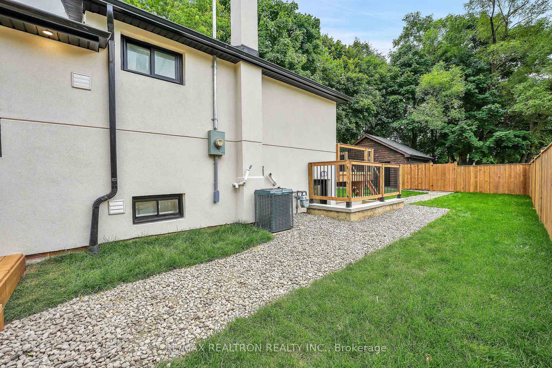 Photo 39 of 105 Murray Drive, Aurora, Aurora Highlands — HOMEH