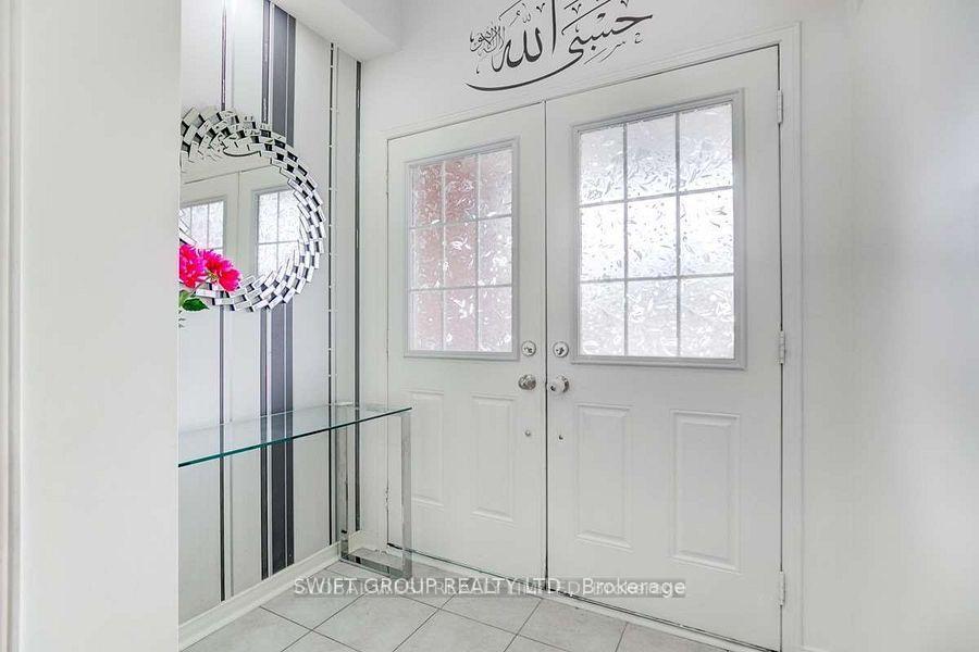 Photo 3 of 86 Checkerberry Crescent, Brampton, Sandringham-Wellington — HOMEH