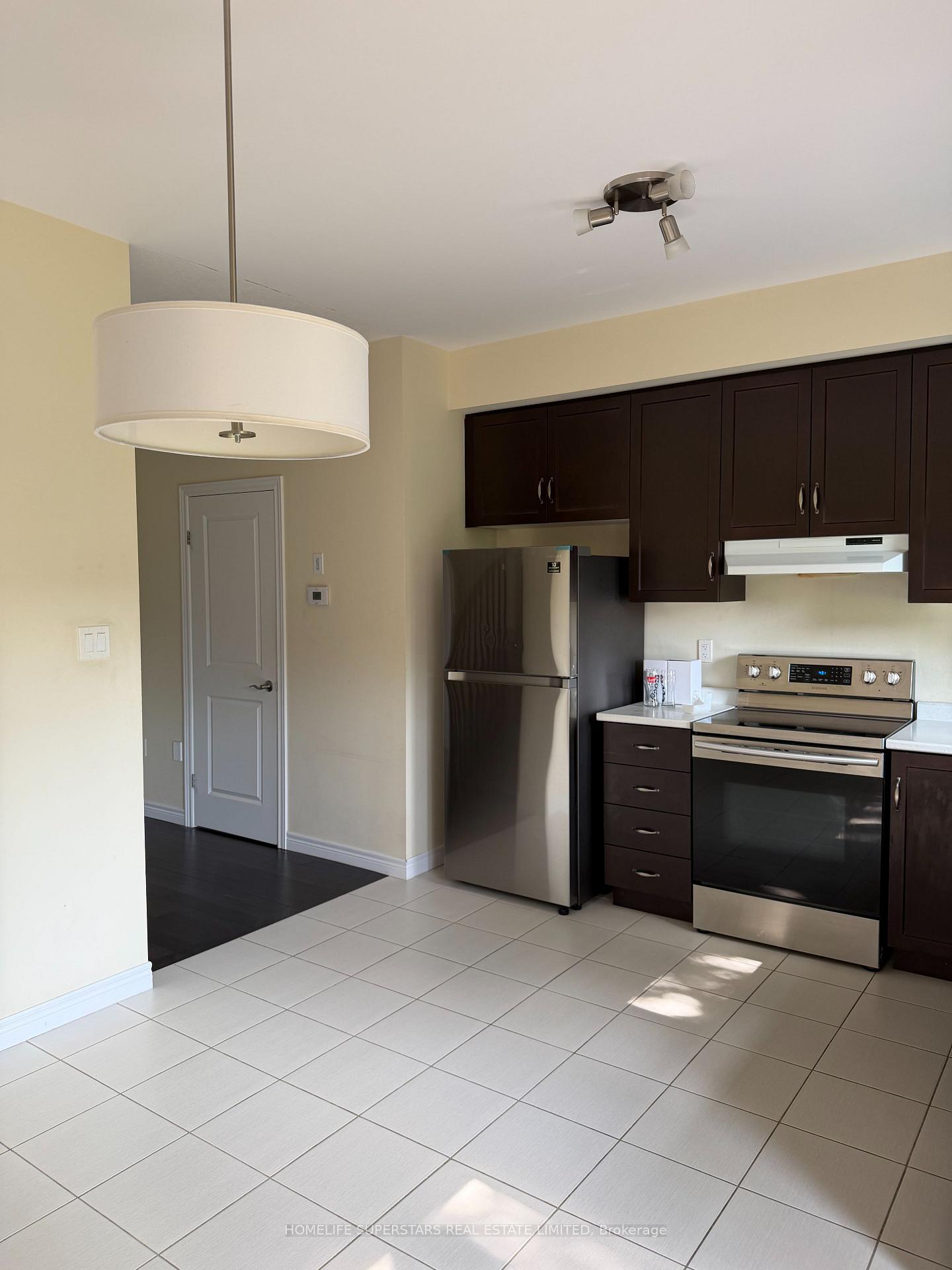 Photo 2 of 3 Barley Lane, Hamilton, Ancaster — HOMEH
