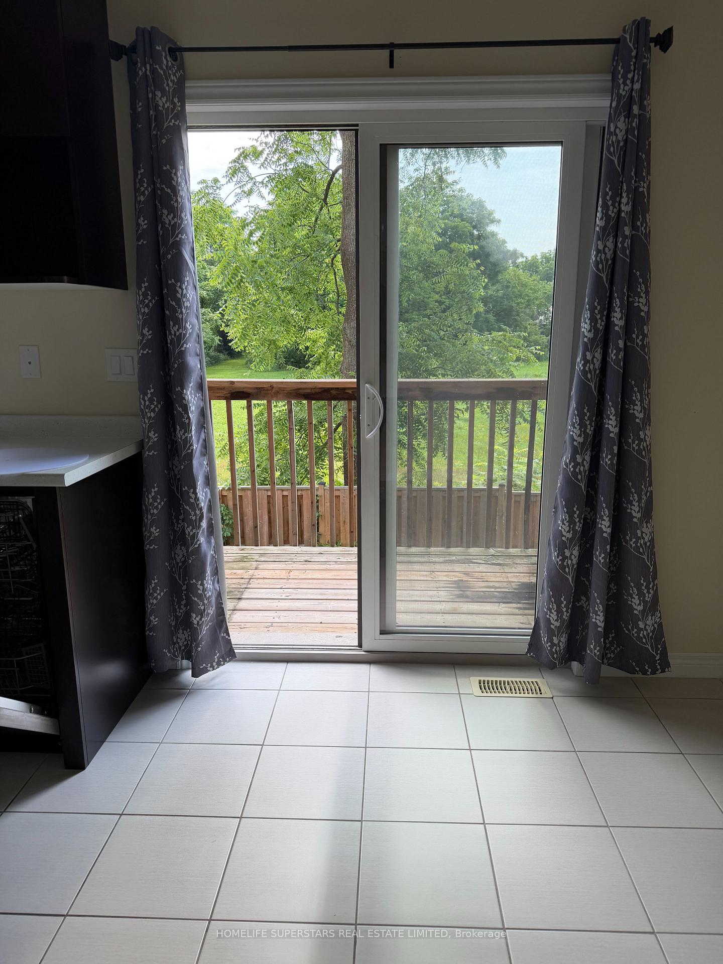 Photo 4 of 3 Barley Lane, Hamilton, Ancaster — HOMEH