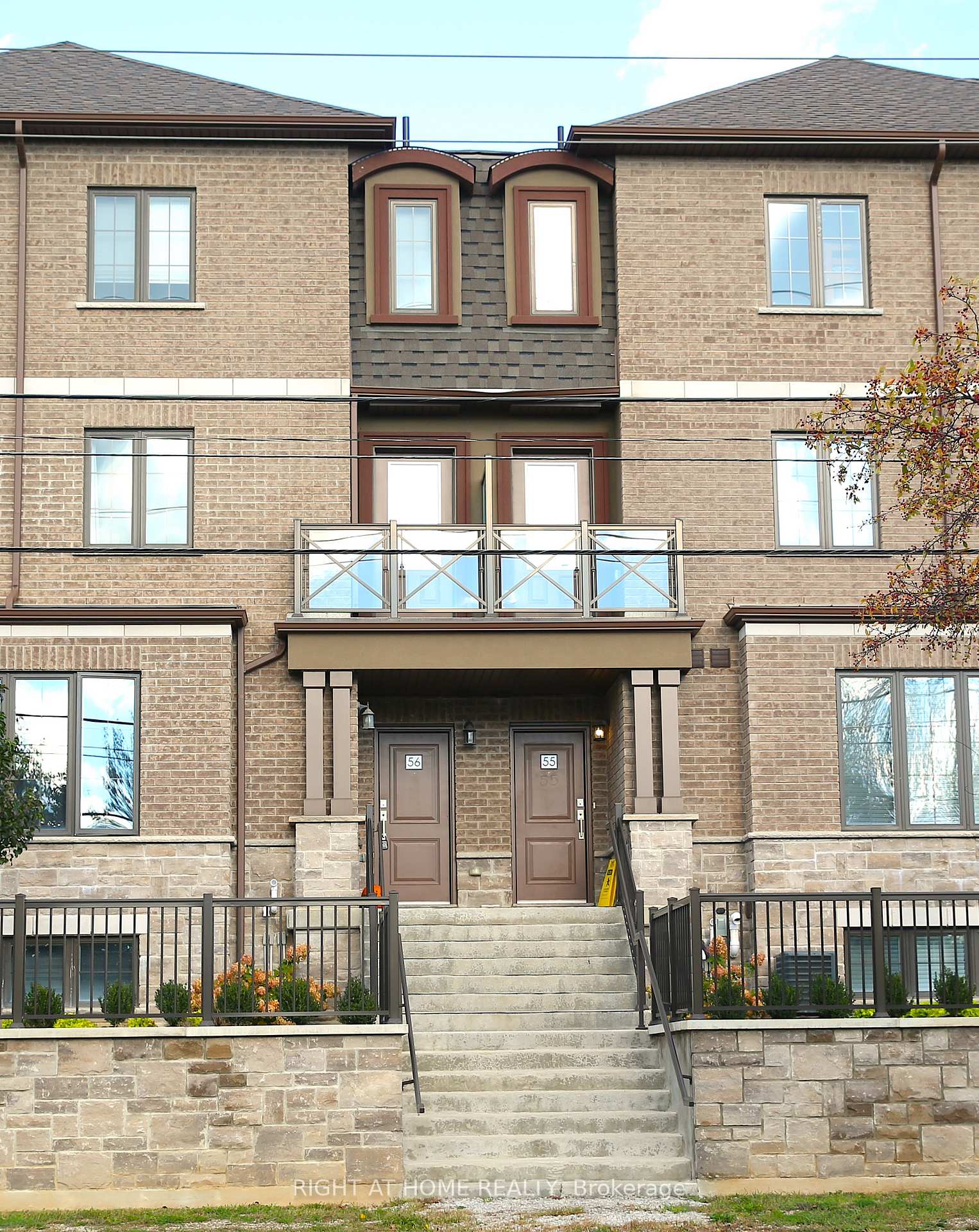 Front of Unit 56, 445 Ontario Street S