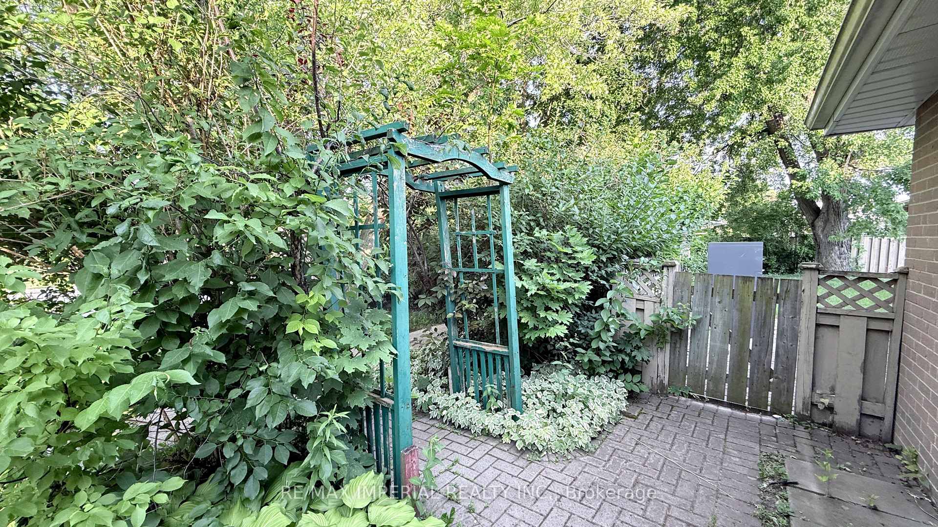 Photo 3 of 95 Pleasant View Drive, North York, Pleasant View — HOMEH