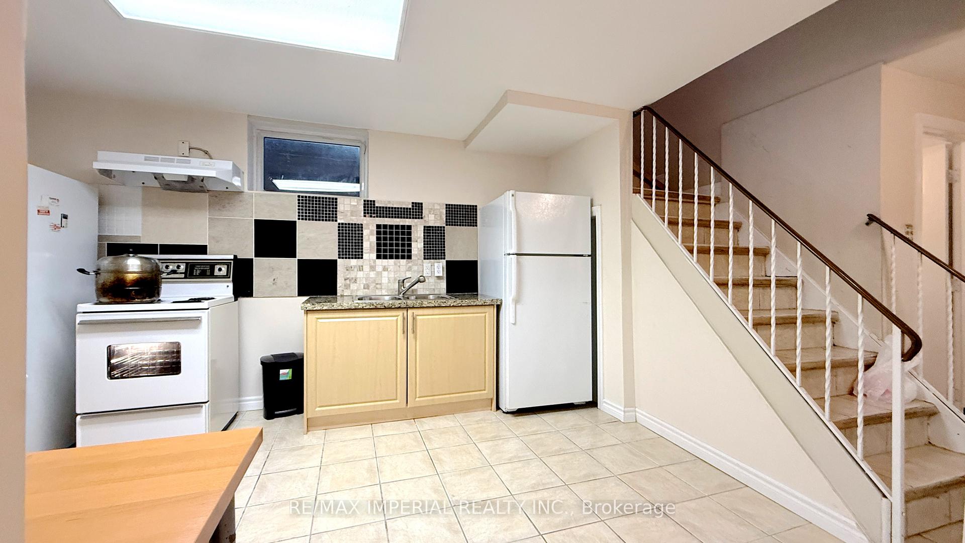 Photo 7 of 95 Pleasant View Drive, North York, Pleasant View — HOMEH