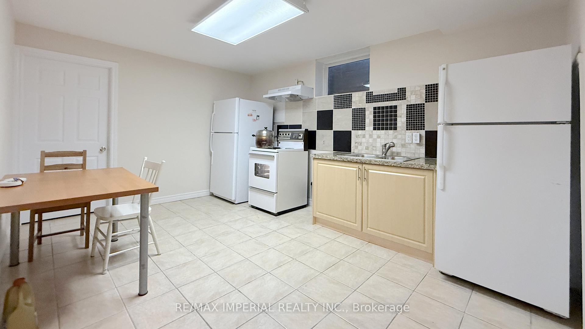 Photo 9 of 95 Pleasant View Drive, North York, Pleasant View — HOMEH
