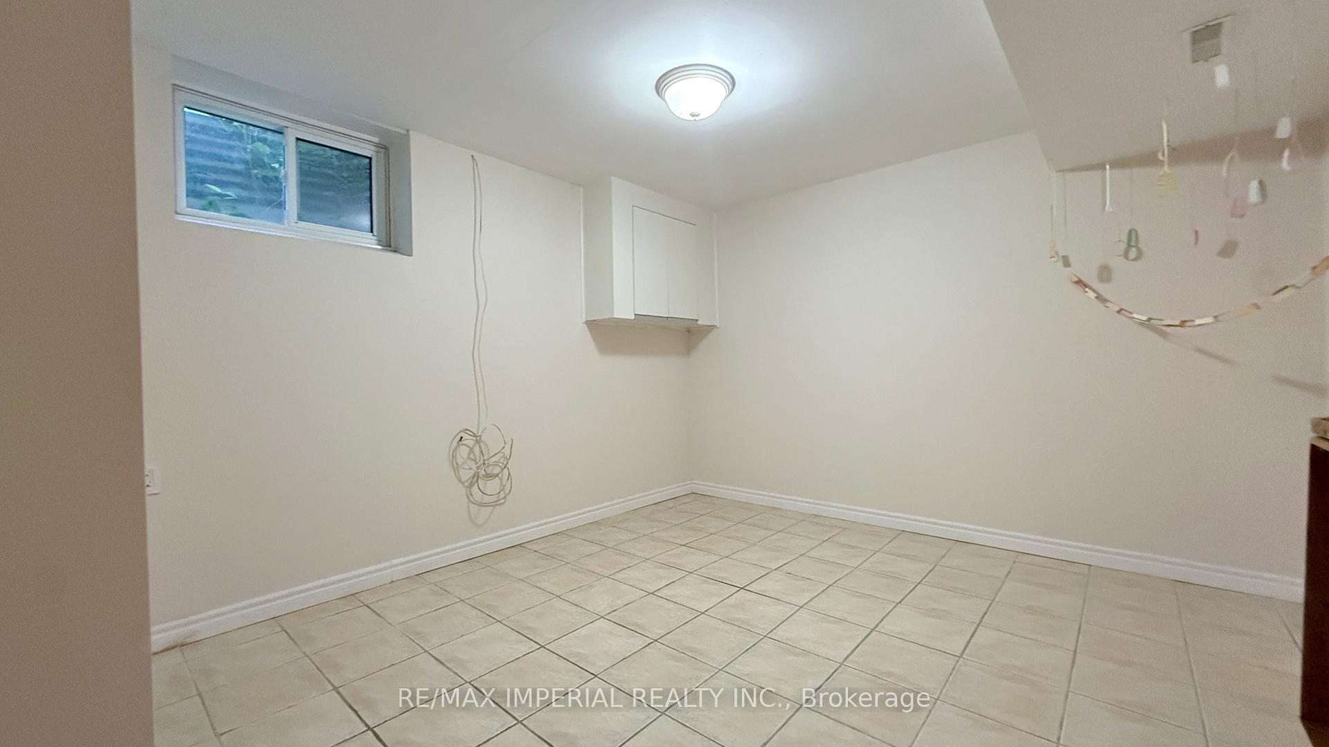 Photo 11 of 95 Pleasant View Drive, North York, Pleasant View — HOMEH