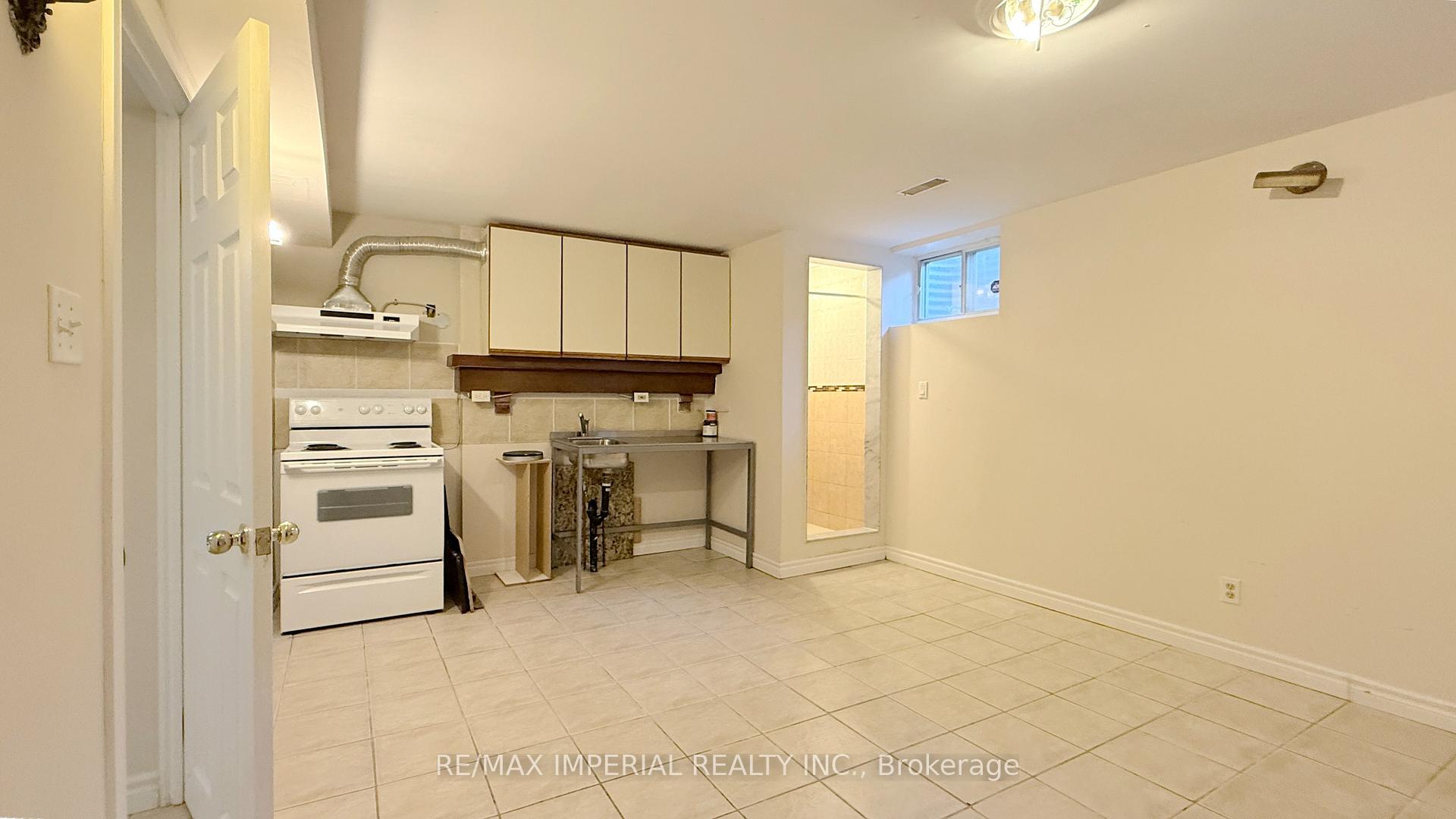 Photo 16 of 95 Pleasant View Drive, North York, Pleasant View — HOMEH