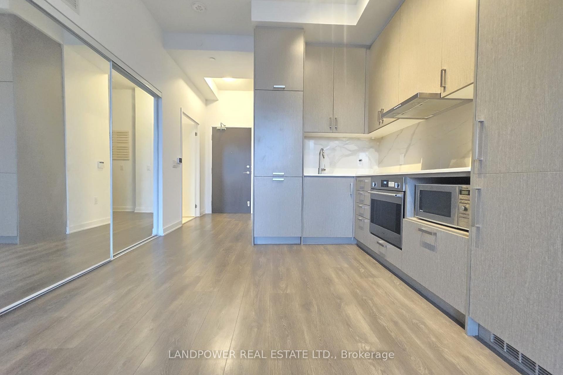 Photo 2 of Unit 1010, 60 Honeycrisp Crescent, Vaughan, Vaughan Corporate Centre — HOMEH