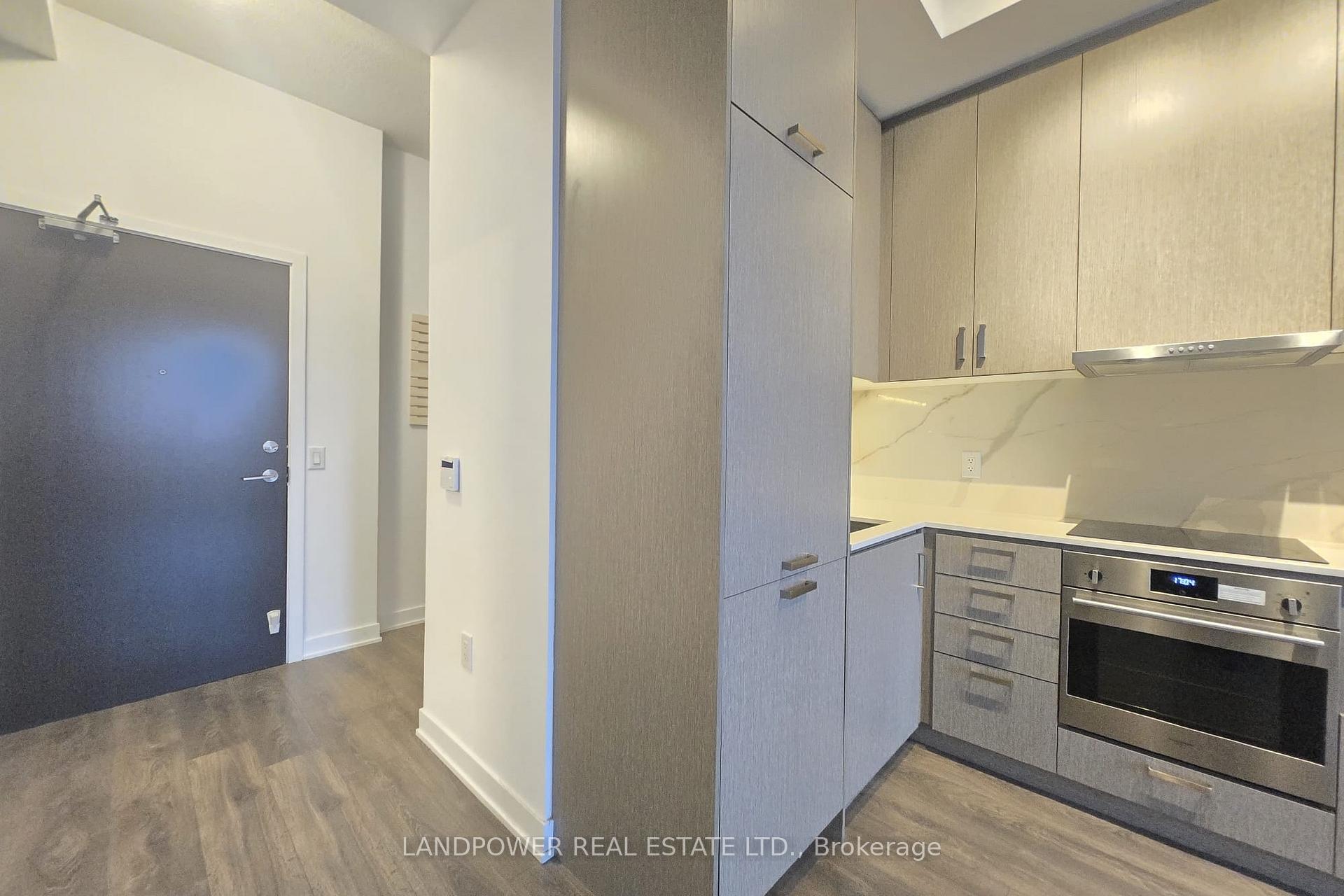 Photo 4 of Unit 1010, 60 Honeycrisp Crescent, Vaughan, Vaughan Corporate Centre — HOMEH