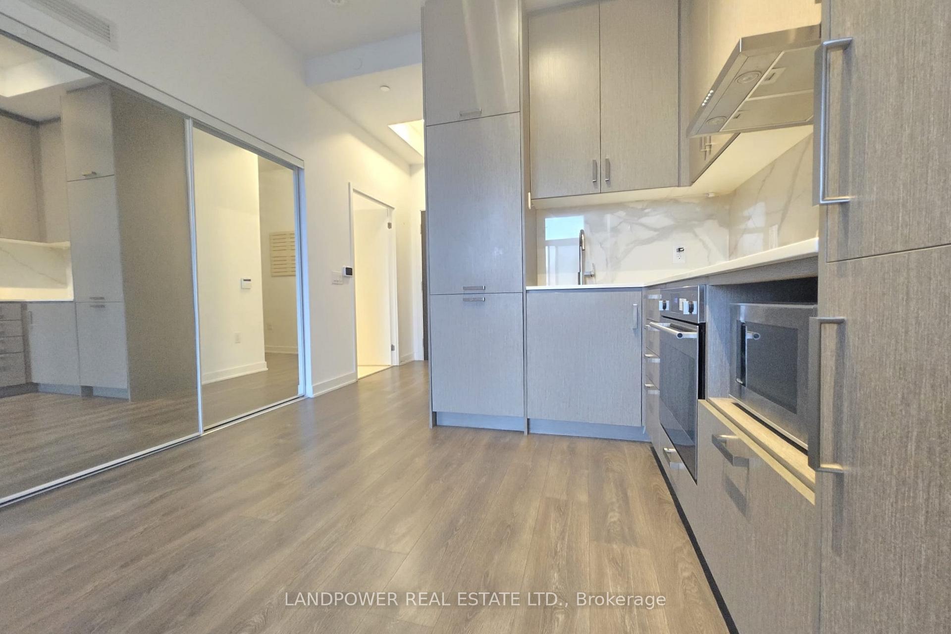 Photo 6 of Unit 1010, 60 Honeycrisp Crescent, Vaughan, Vaughan Corporate Centre — HOMEH