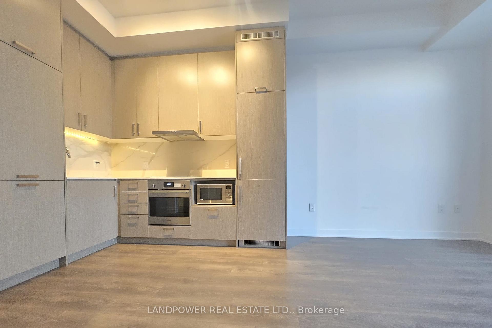 Photo 7 of Unit 1010, 60 Honeycrisp Crescent, Vaughan, Vaughan Corporate Centre — HOMEH