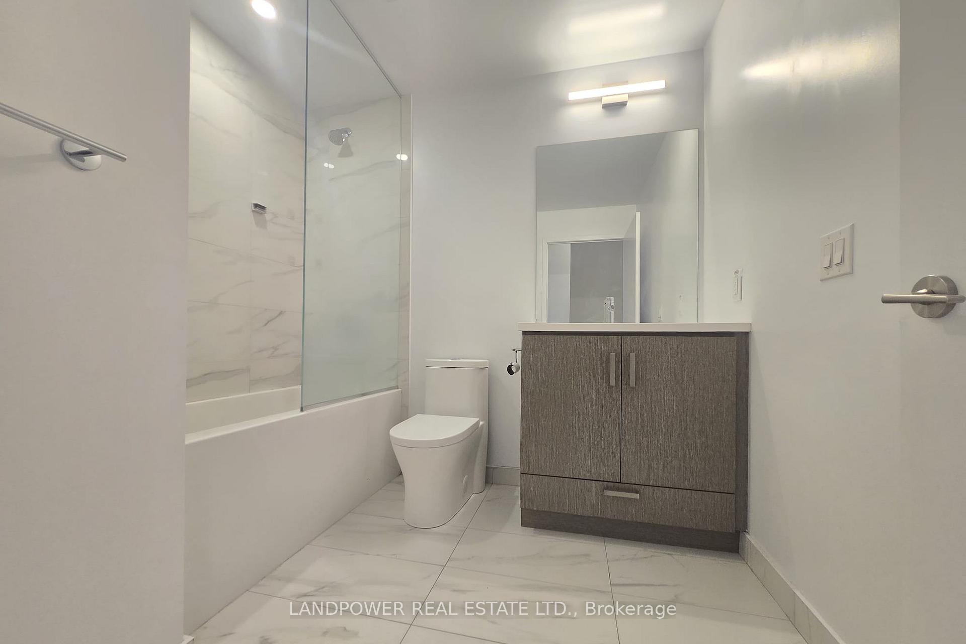 Photo 13 of Unit 1010, 60 Honeycrisp Crescent, Vaughan, Vaughan Corporate Centre — HOMEH