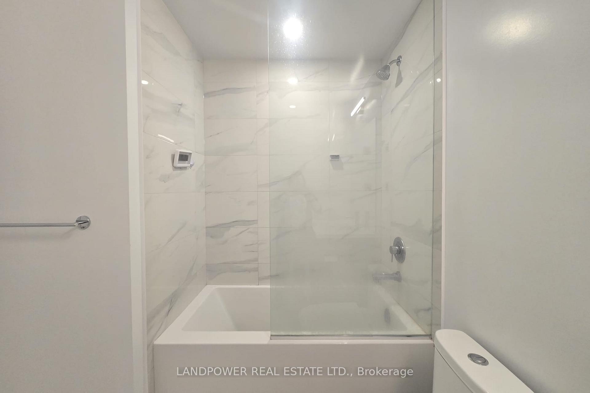 Photo 14 of Unit 1010, 60 Honeycrisp Crescent, Vaughan, Vaughan Corporate Centre — HOMEH