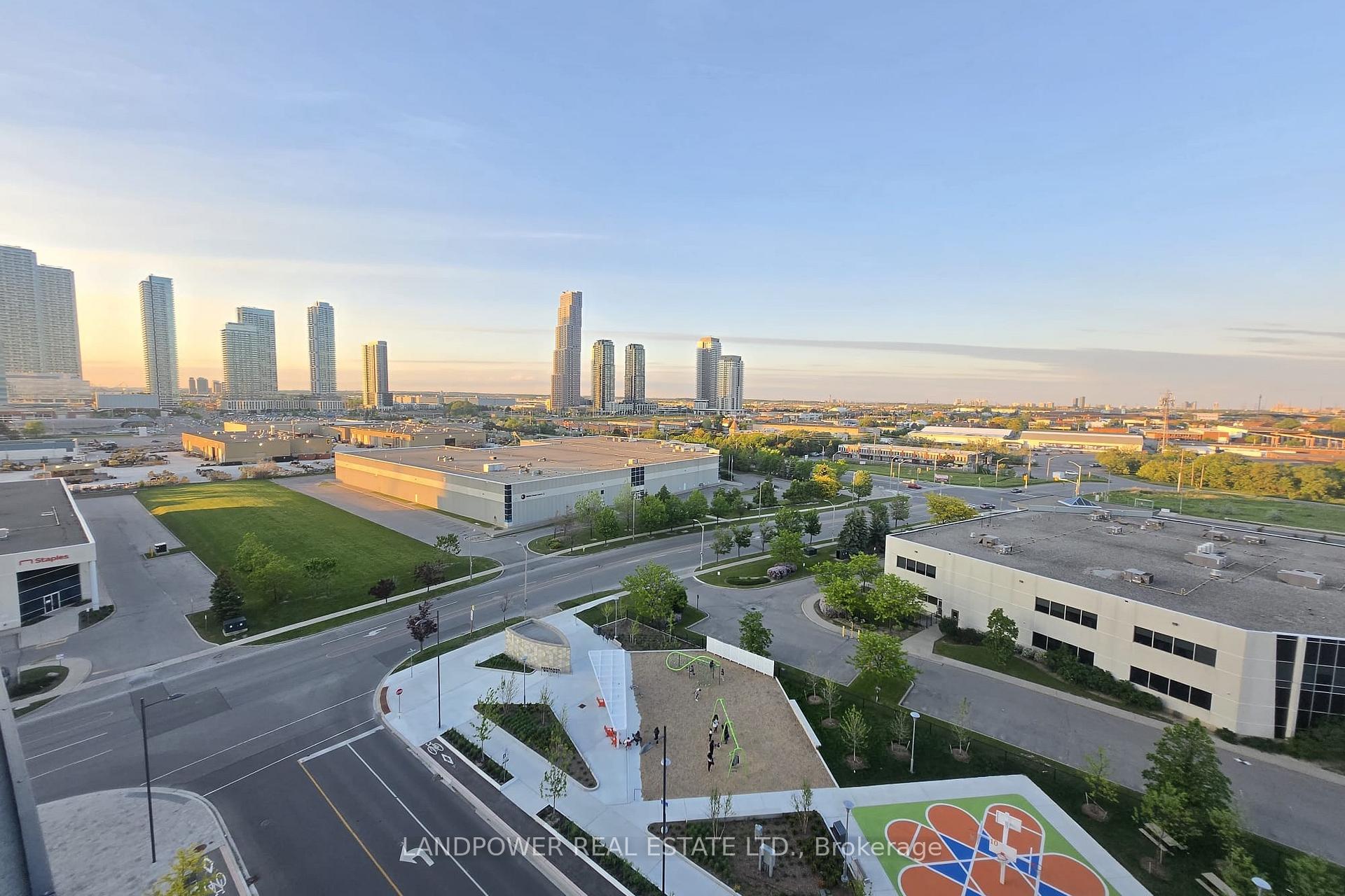 Photo 15 of Unit 1010, 60 Honeycrisp Crescent, Vaughan, Vaughan Corporate Centre — HOMEH