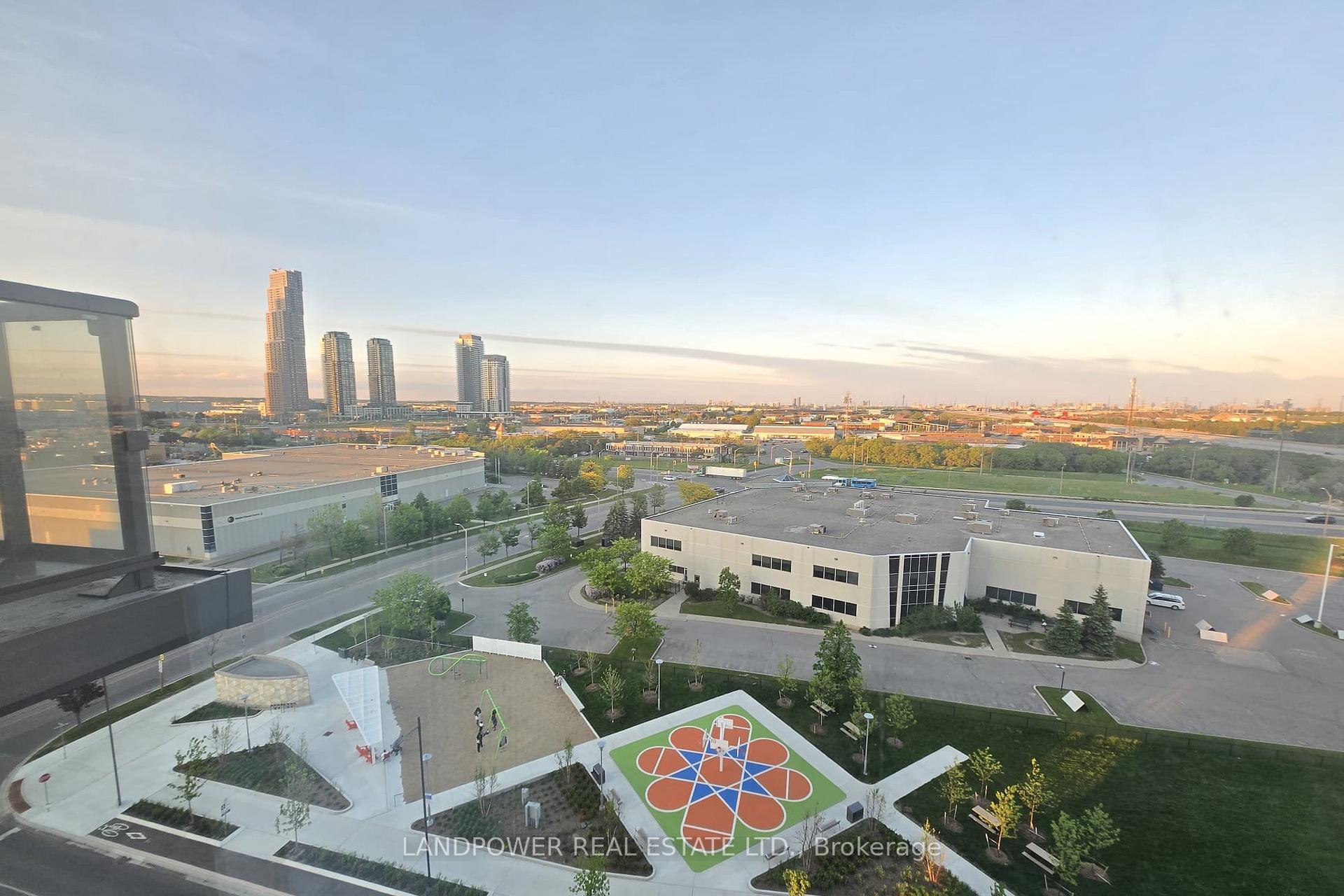 Photo 16 of Unit 1010, 60 Honeycrisp Crescent, Vaughan, Vaughan Corporate Centre — HOMEH