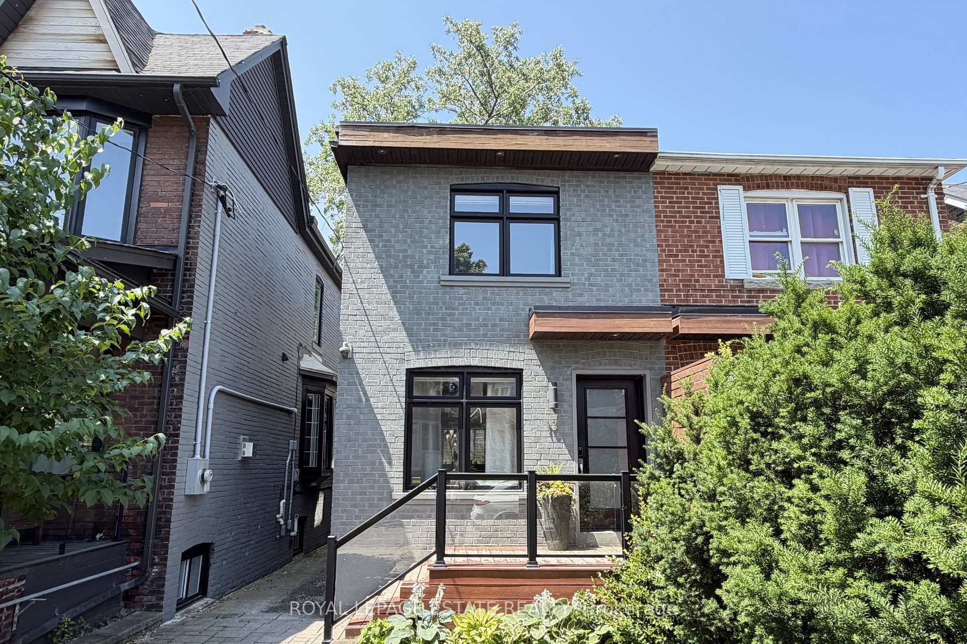 Photo 2 of 10 Kent Road, Toronto, Greenwood-Coxwell — HOMEH