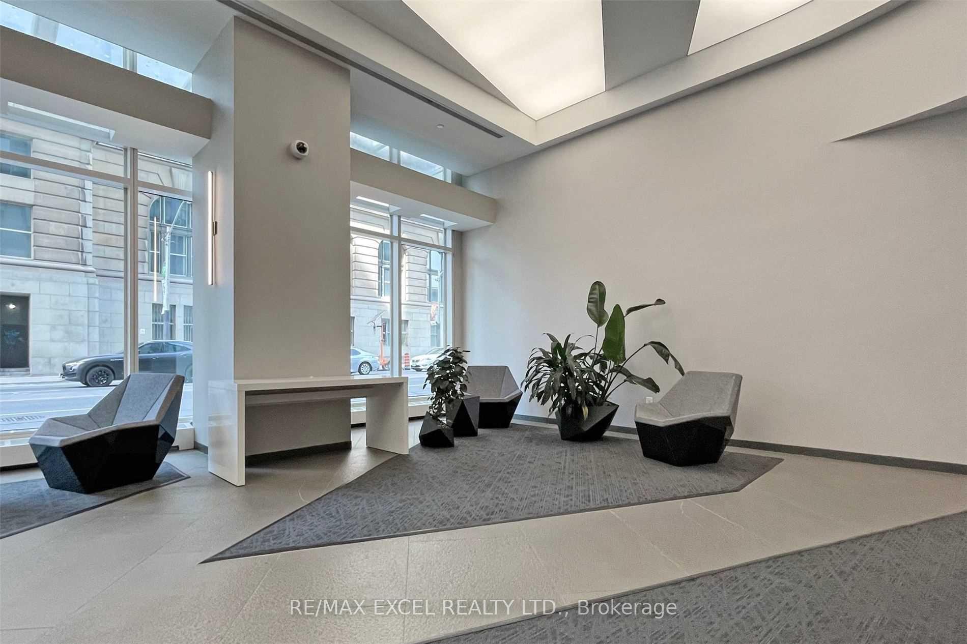 Photo 4 of Unit 1812, 8 The Esplanade, Toronto, Waterfront Communities — HOMEH