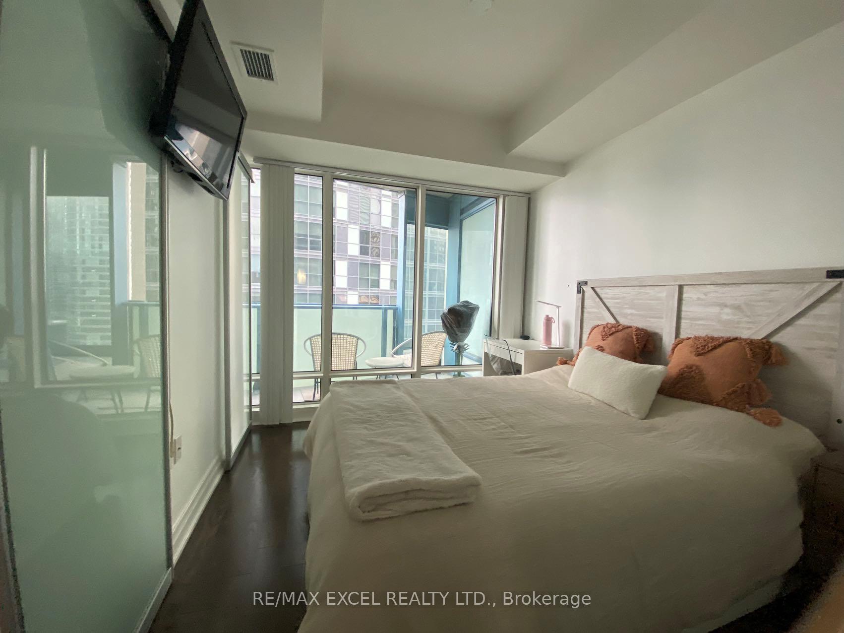Photo 32 of Unit 1812, 8 The Esplanade, Toronto, Waterfront Communities — HOMEH