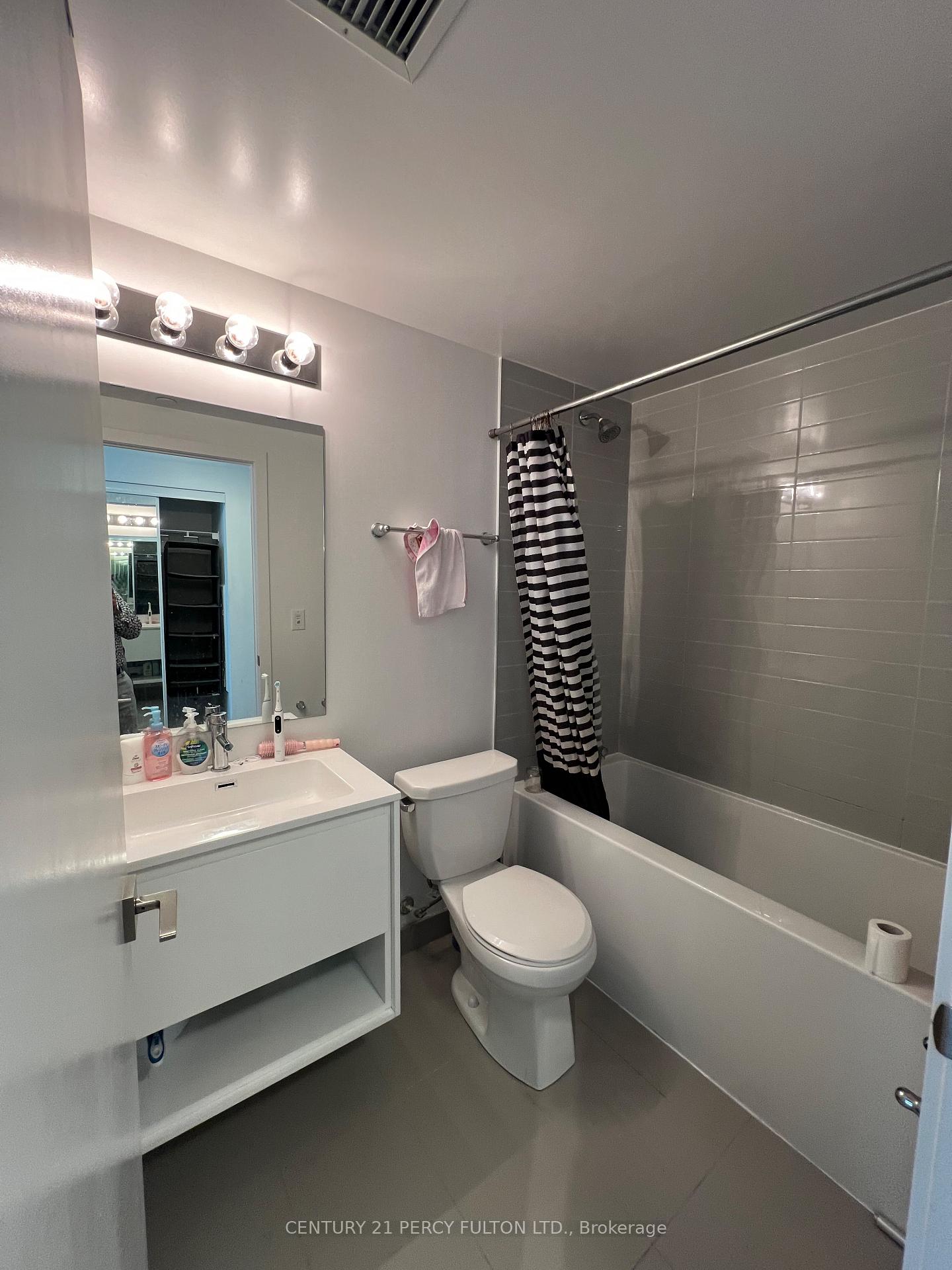 Photo 8 of Unit 1602, 159 Wellesley Street, Toronto, Cabbagetown-South St. James Town — HOMEH