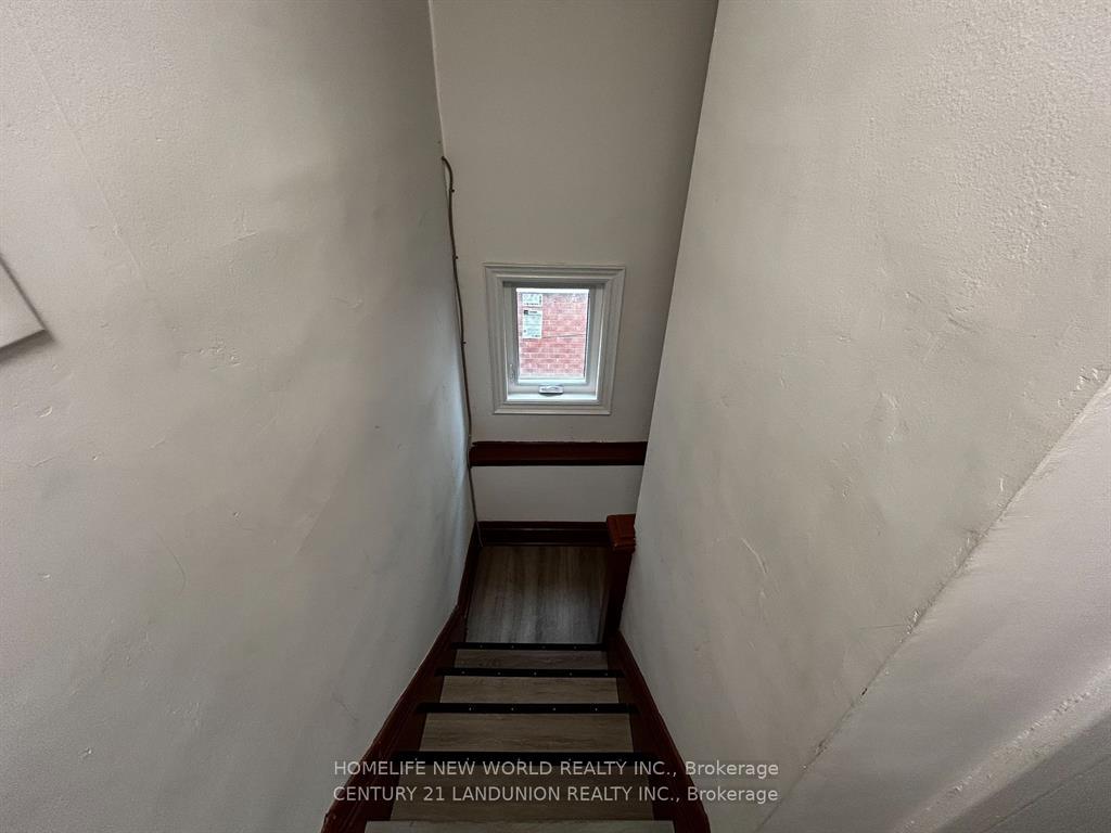 Photo 14 of Unit 2ND RM 3, 46 Arnold Street, Hamilton, Westdale — HOMEH