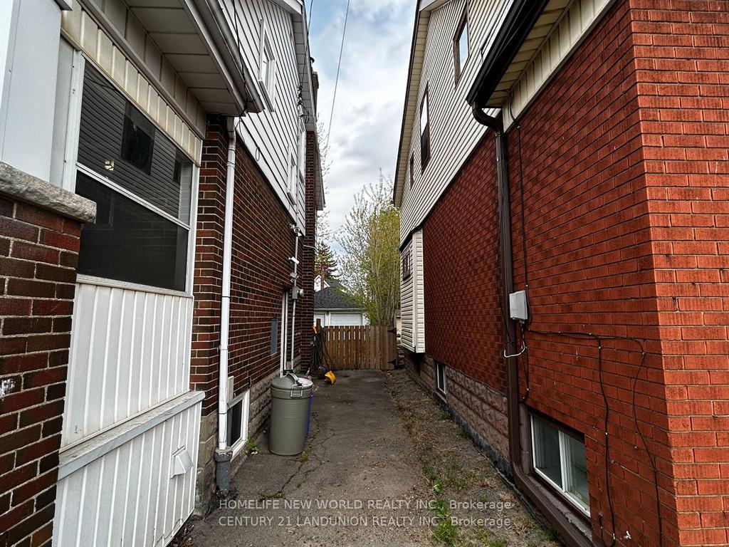 Photo 26 of Unit 2ND RM 3, 46 Arnold Street, Hamilton, Westdale — HOMEH