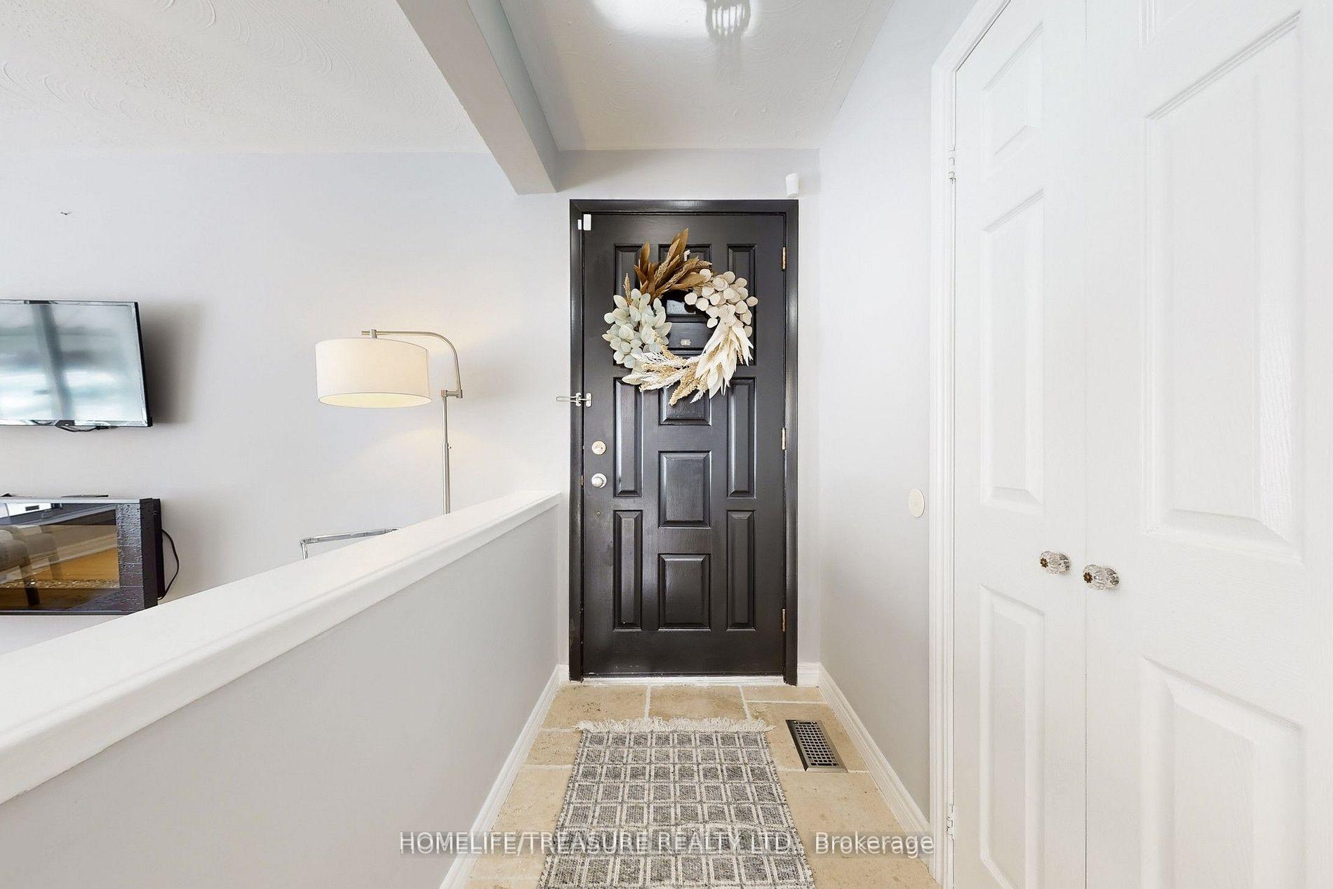 Photo 2 of 19 Brampton Road, Etobicoke, Willowridge-Martingrove-Richview — HOMEH