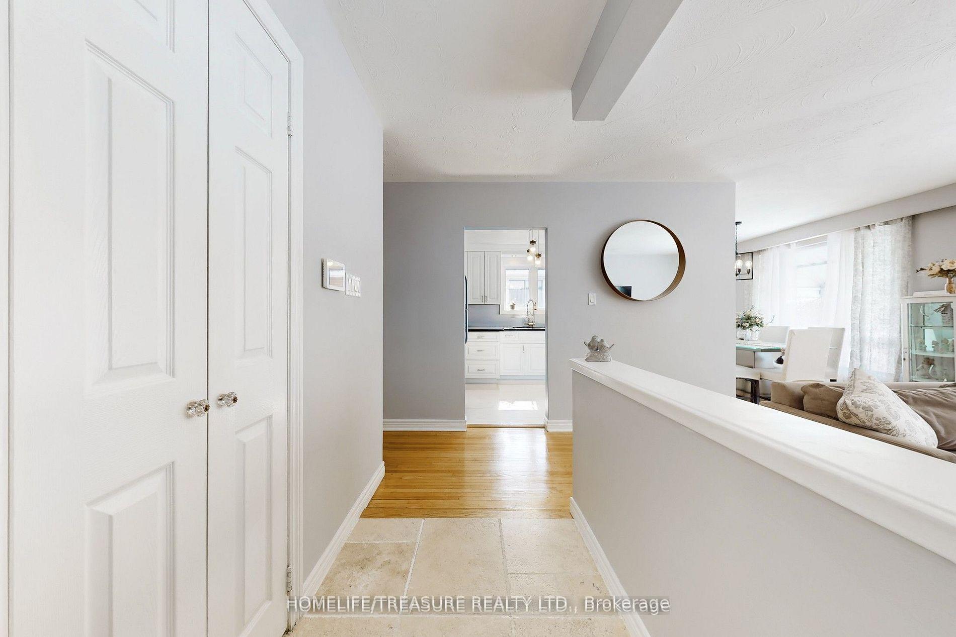 Photo 3 of 19 Brampton Road, Etobicoke, Willowridge-Martingrove-Richview — HOMEH