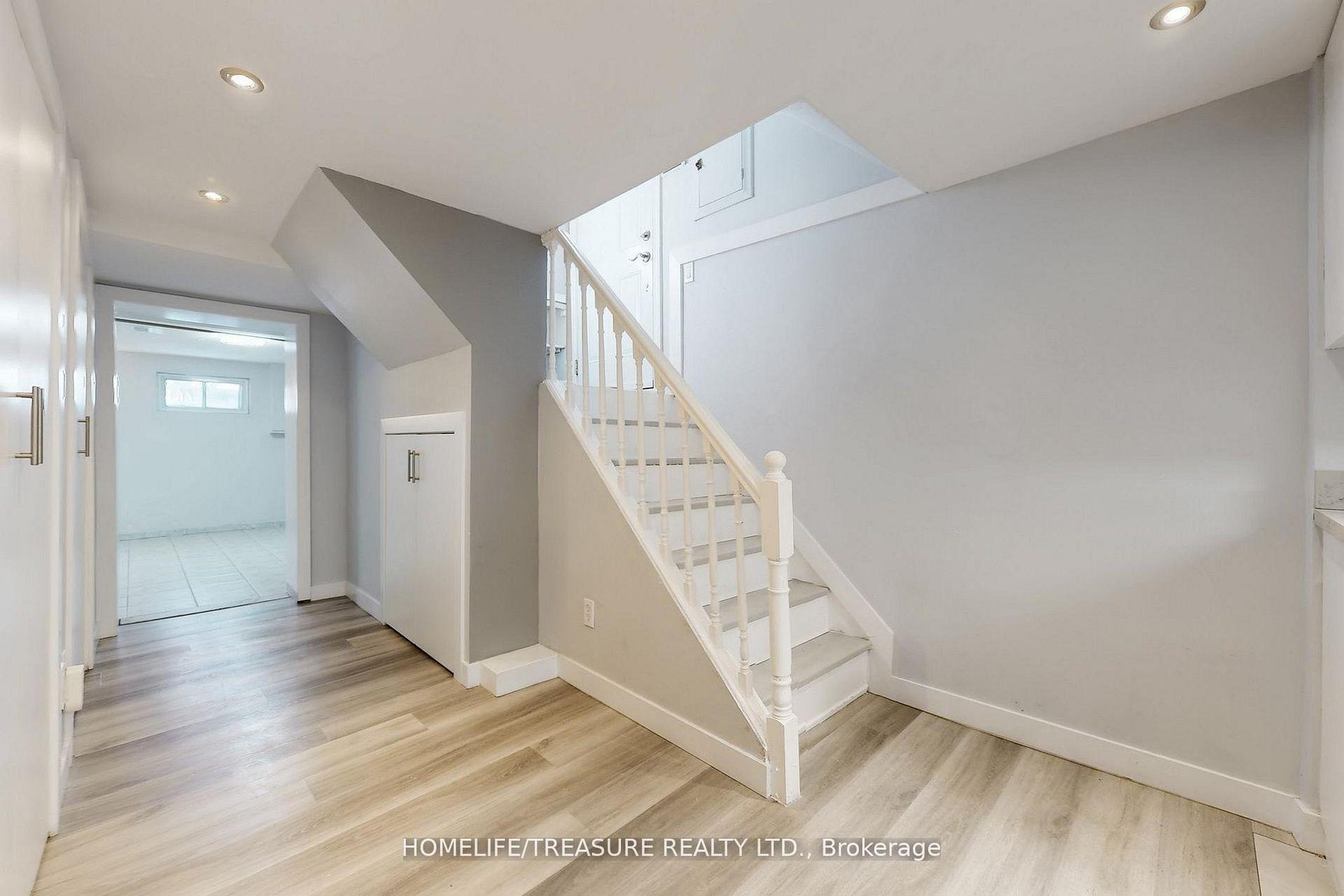 Photo 26 of 19 Brampton Road, Etobicoke, Willowridge-Martingrove-Richview — HOMEH