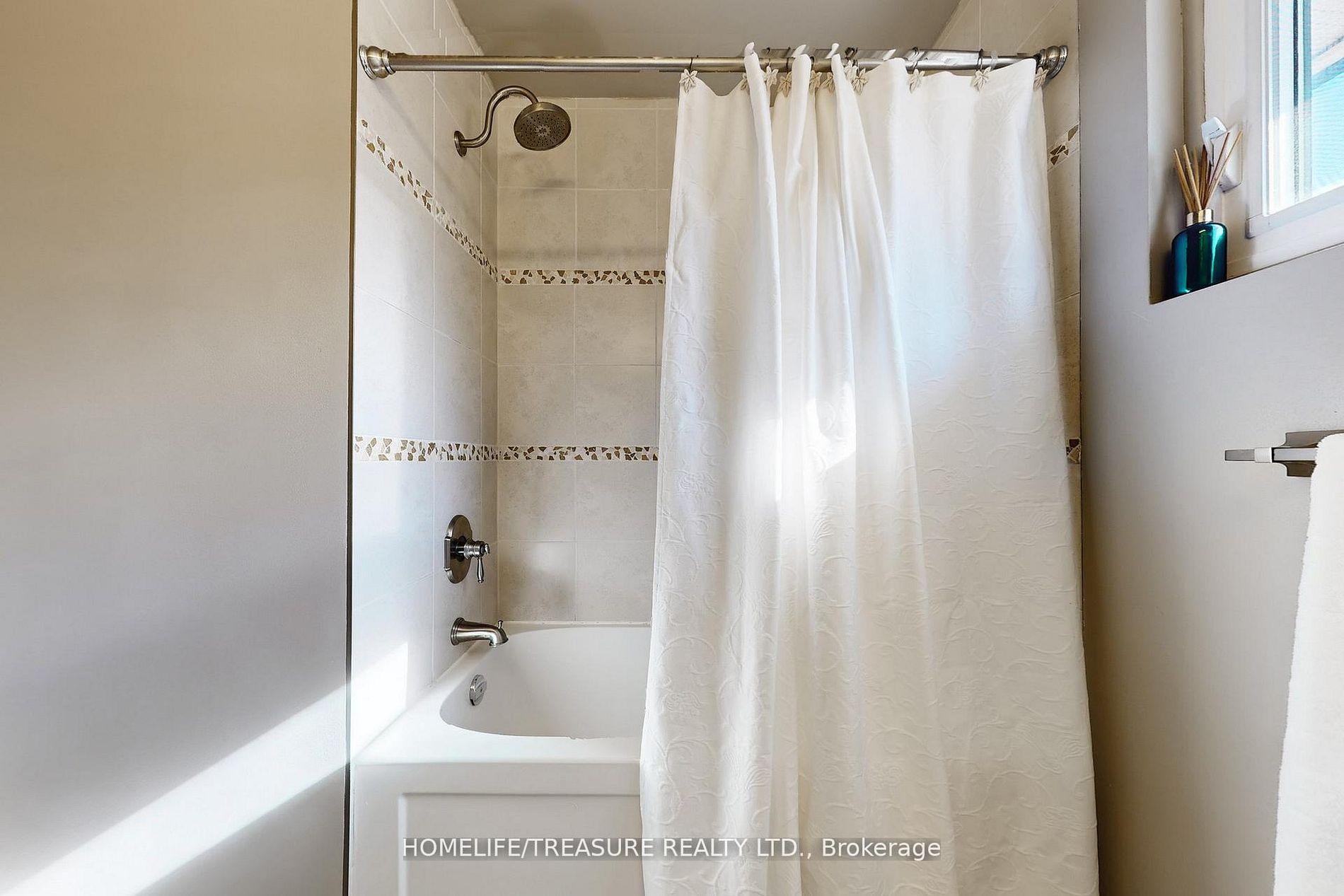 Photo 28 of 19 Brampton Road, Etobicoke, Willowridge-Martingrove-Richview — HOMEH