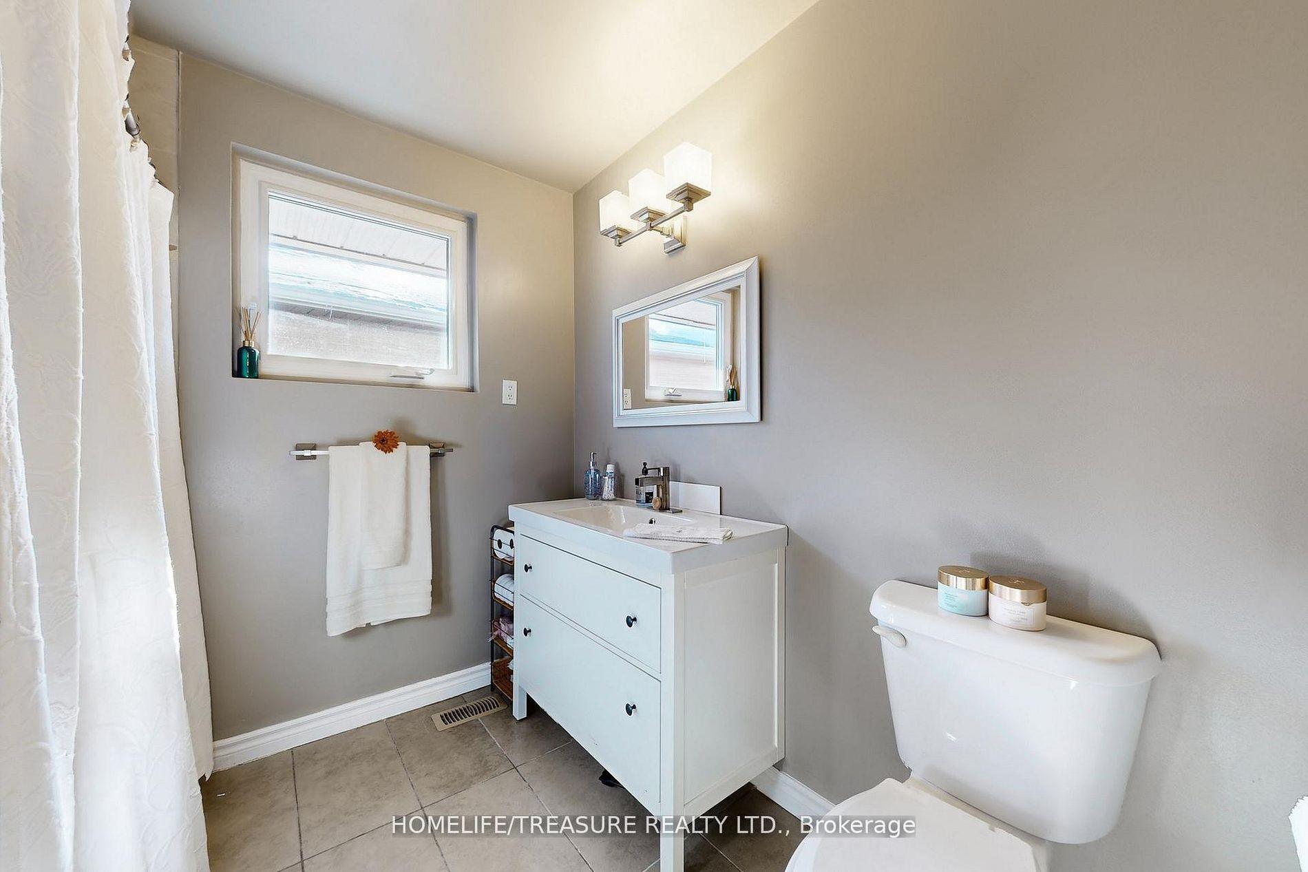 Photo 30 of 19 Brampton Road, Etobicoke, Willowridge-Martingrove-Richview — HOMEH