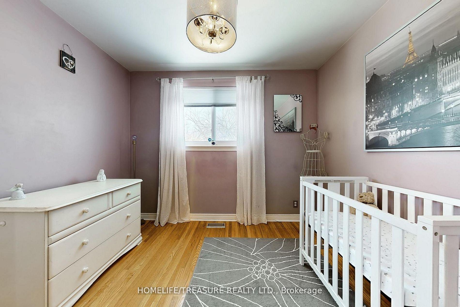Photo 31 of 19 Brampton Road, Etobicoke, Willowridge-Martingrove-Richview — HOMEH