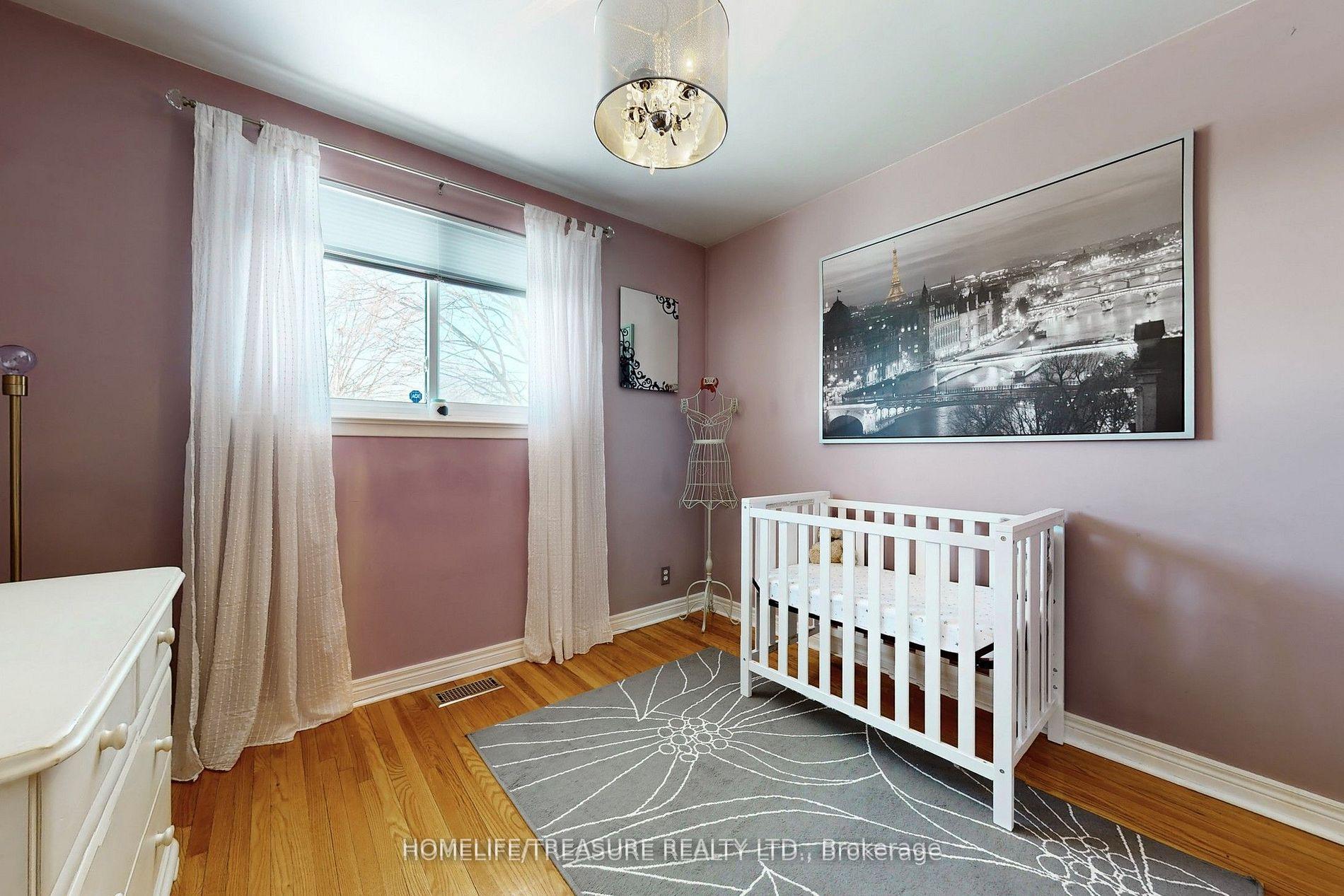 Photo 32 of 19 Brampton Road, Etobicoke, Willowridge-Martingrove-Richview — HOMEH