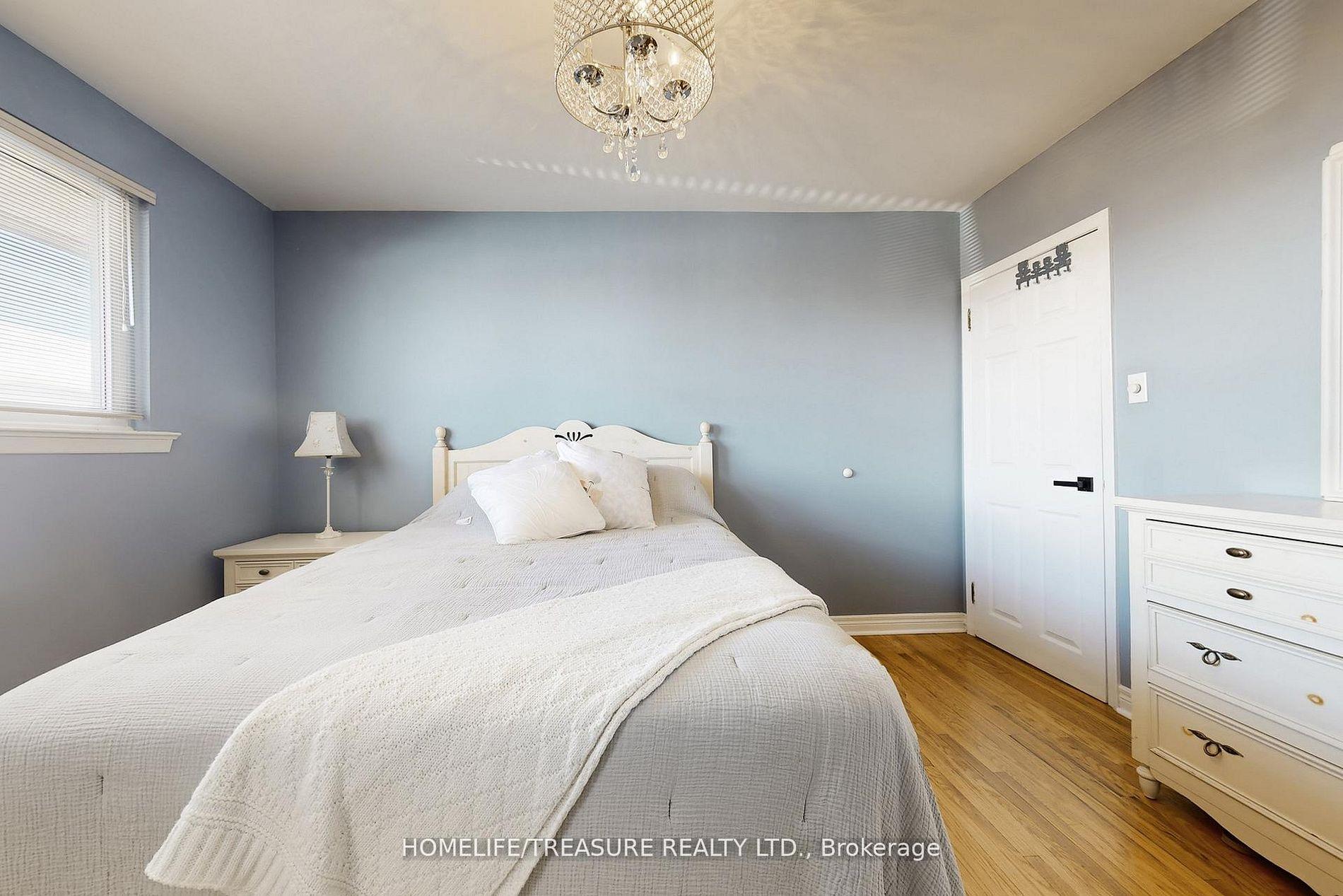 Photo 33 of 19 Brampton Road, Etobicoke, Willowridge-Martingrove-Richview — HOMEH