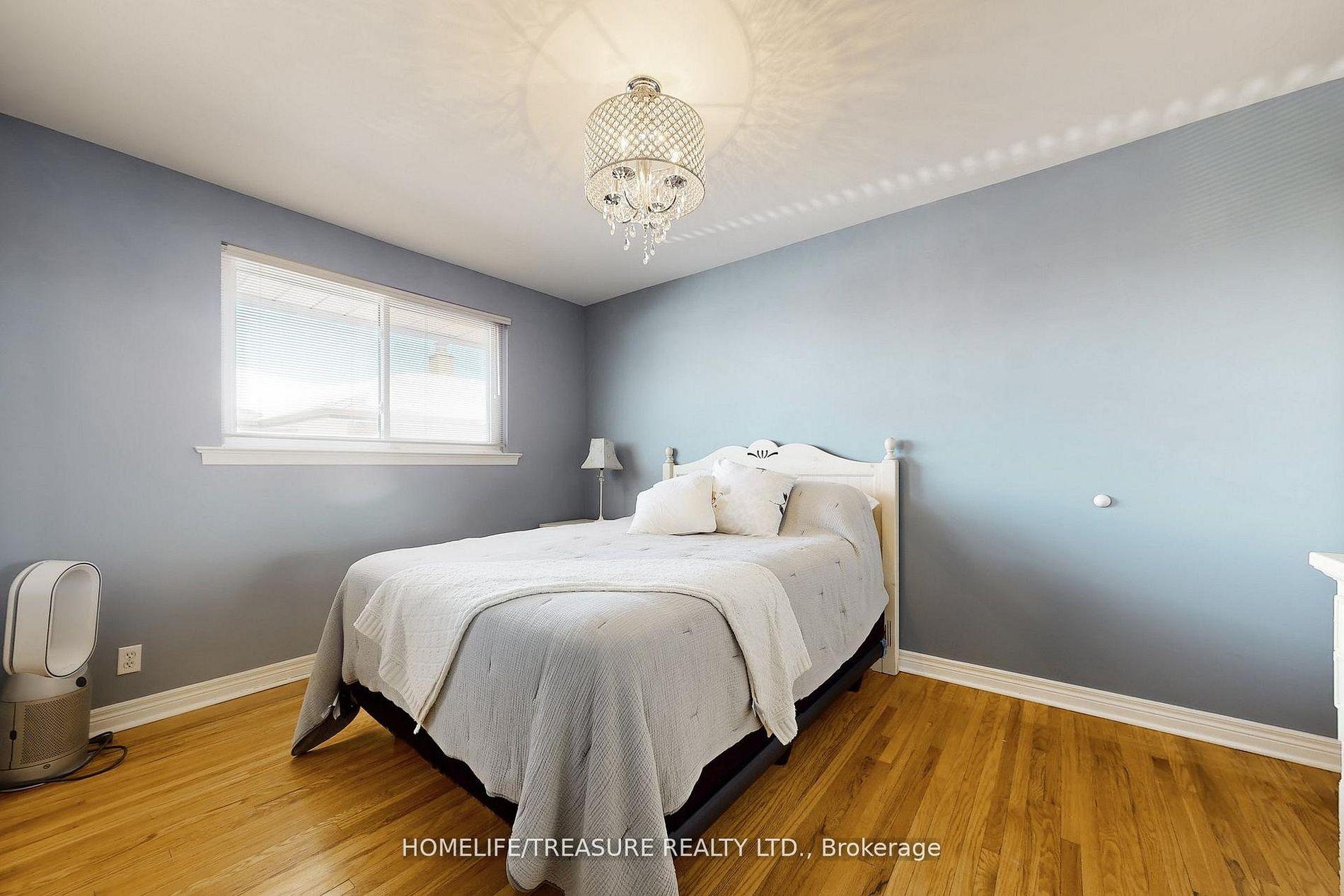 Photo 34 of 19 Brampton Road, Etobicoke, Willowridge-Martingrove-Richview — HOMEH