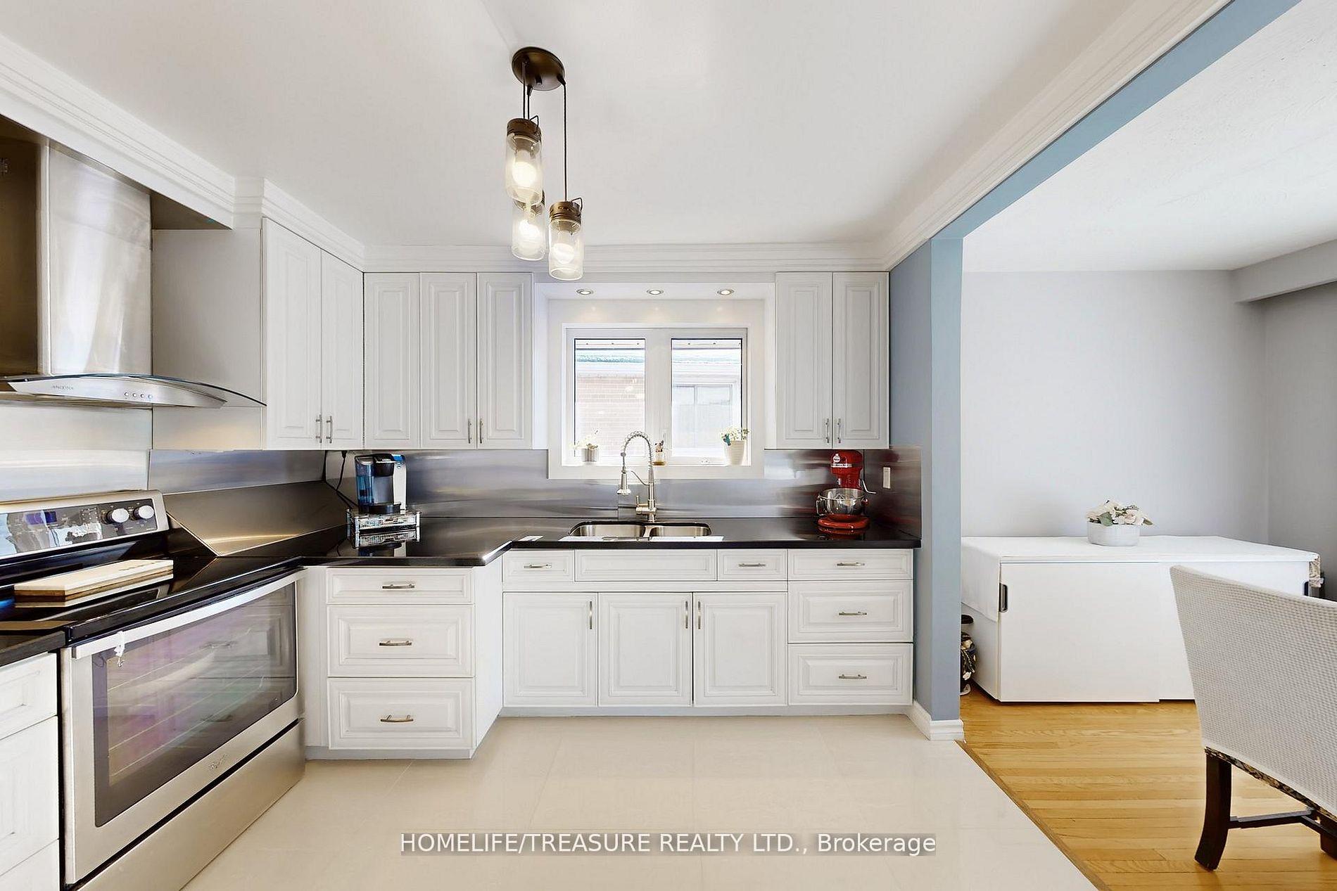 Photo 36 of 19 Brampton Road, Etobicoke, Willowridge-Martingrove-Richview — HOMEH
