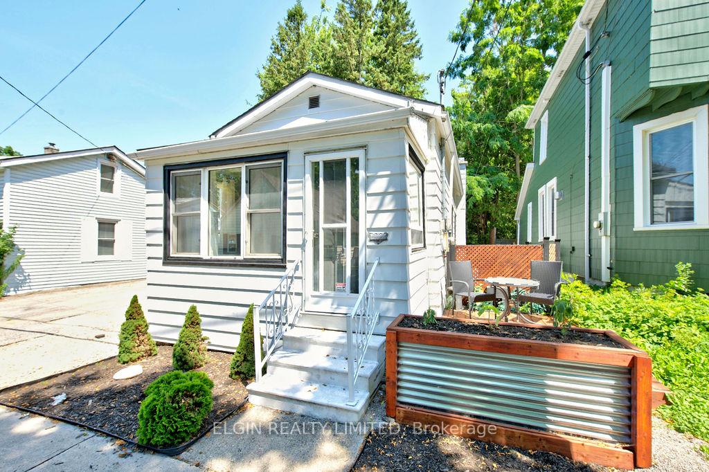 Photo 2 of 28 Walnut Street, St. Thomas — HOMEH
