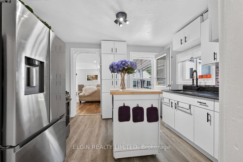 Photo 17 of 28 Walnut Street, St. Thomas — HOMEH