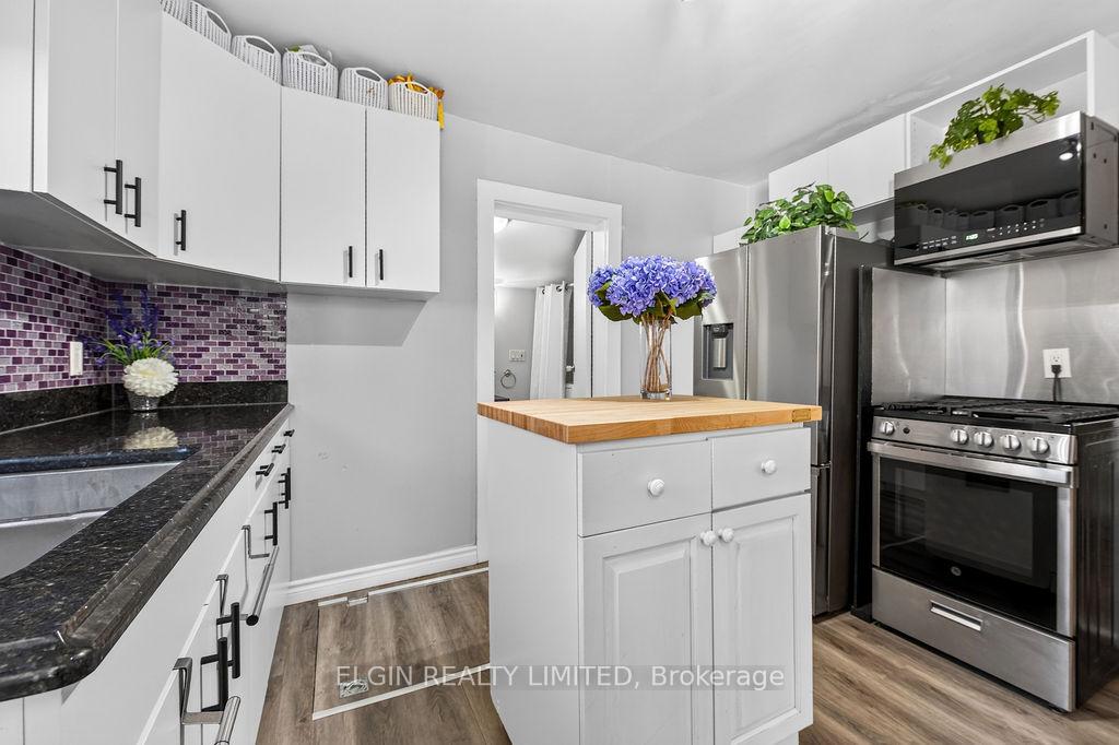 Photo 18 of 28 Walnut Street, St. Thomas — HOMEH