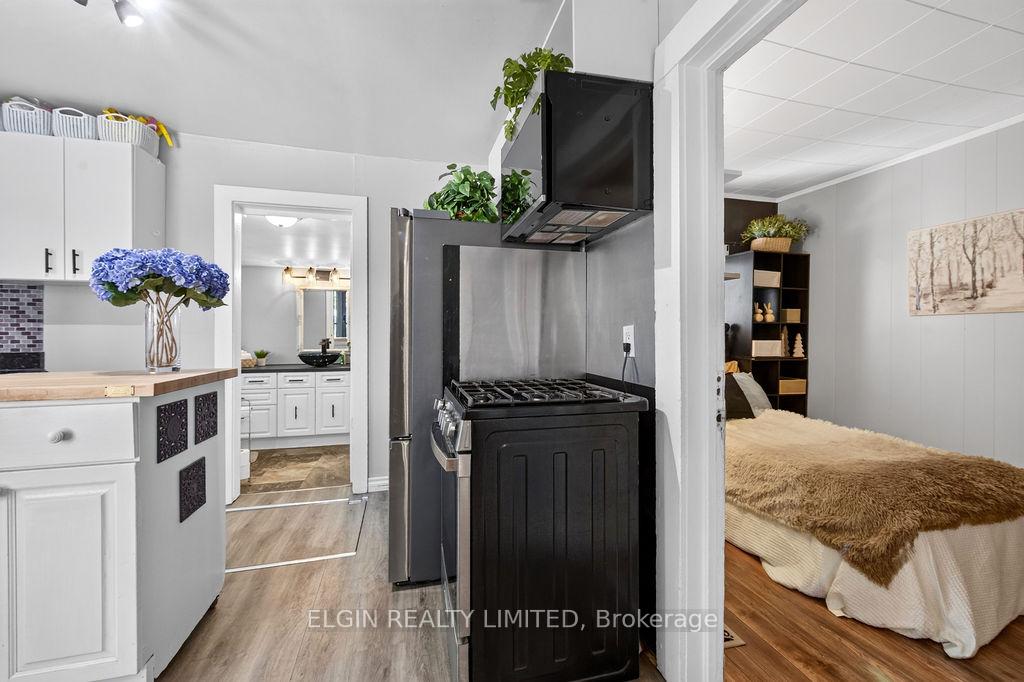 Photo 19 of 28 Walnut Street, St. Thomas — HOMEH